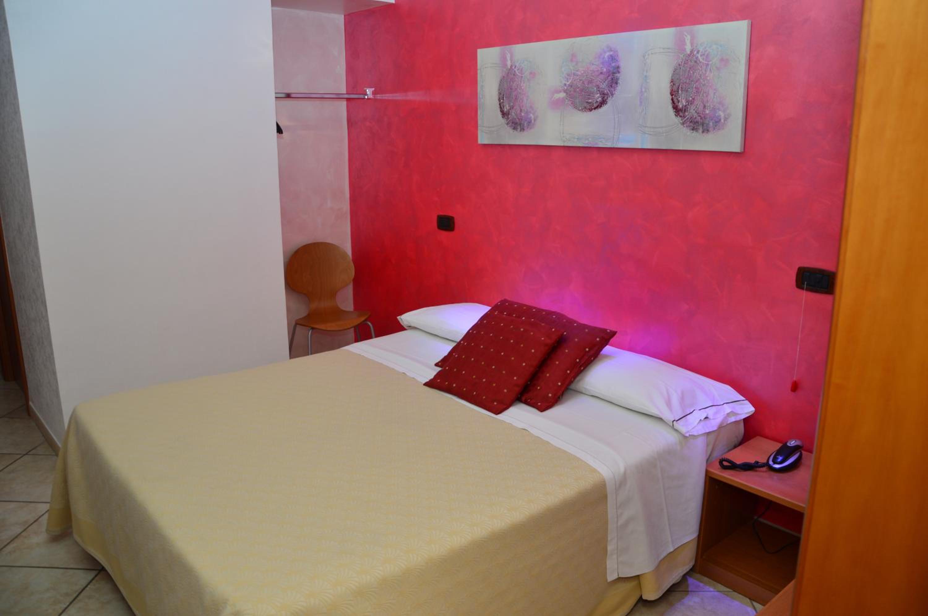 Single Room photo 3