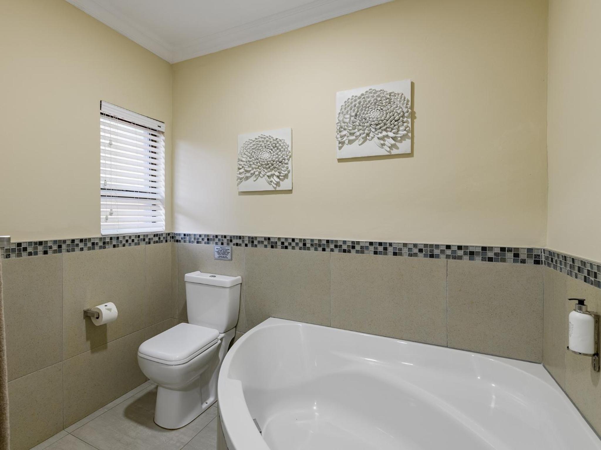 Two Bedroom Villa with Patio photo 2