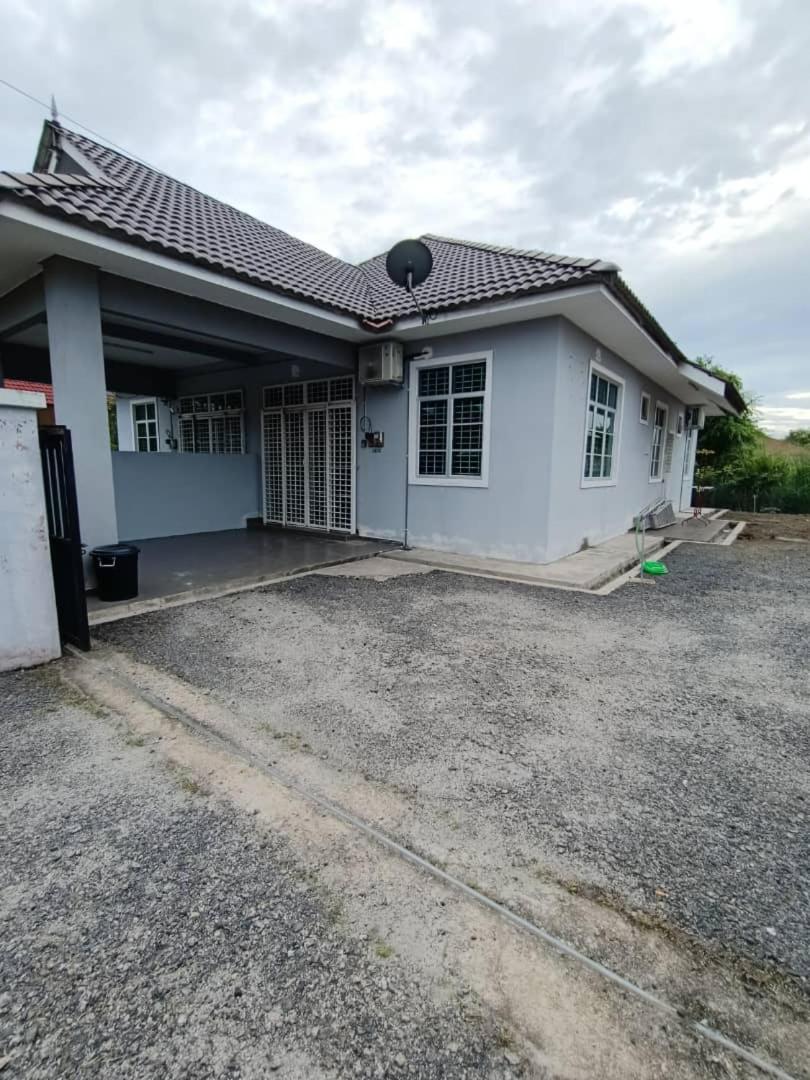 Three-Bedroom House photo 2