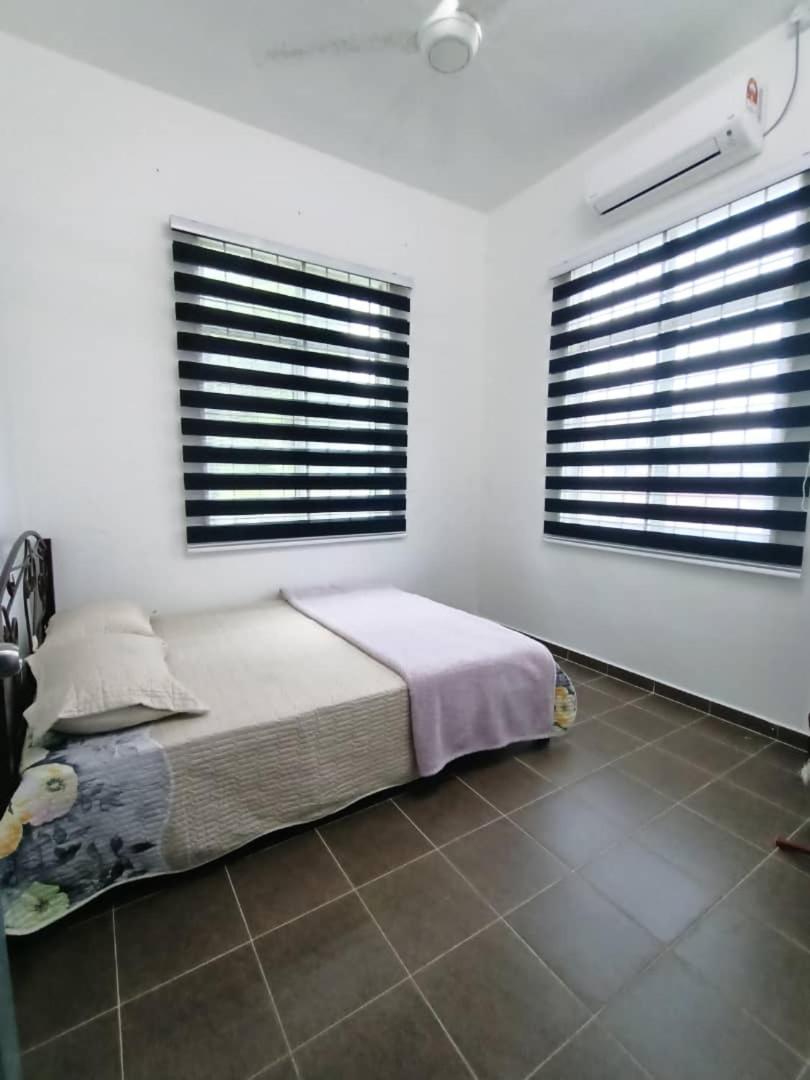 Three-Bedroom House photo 3