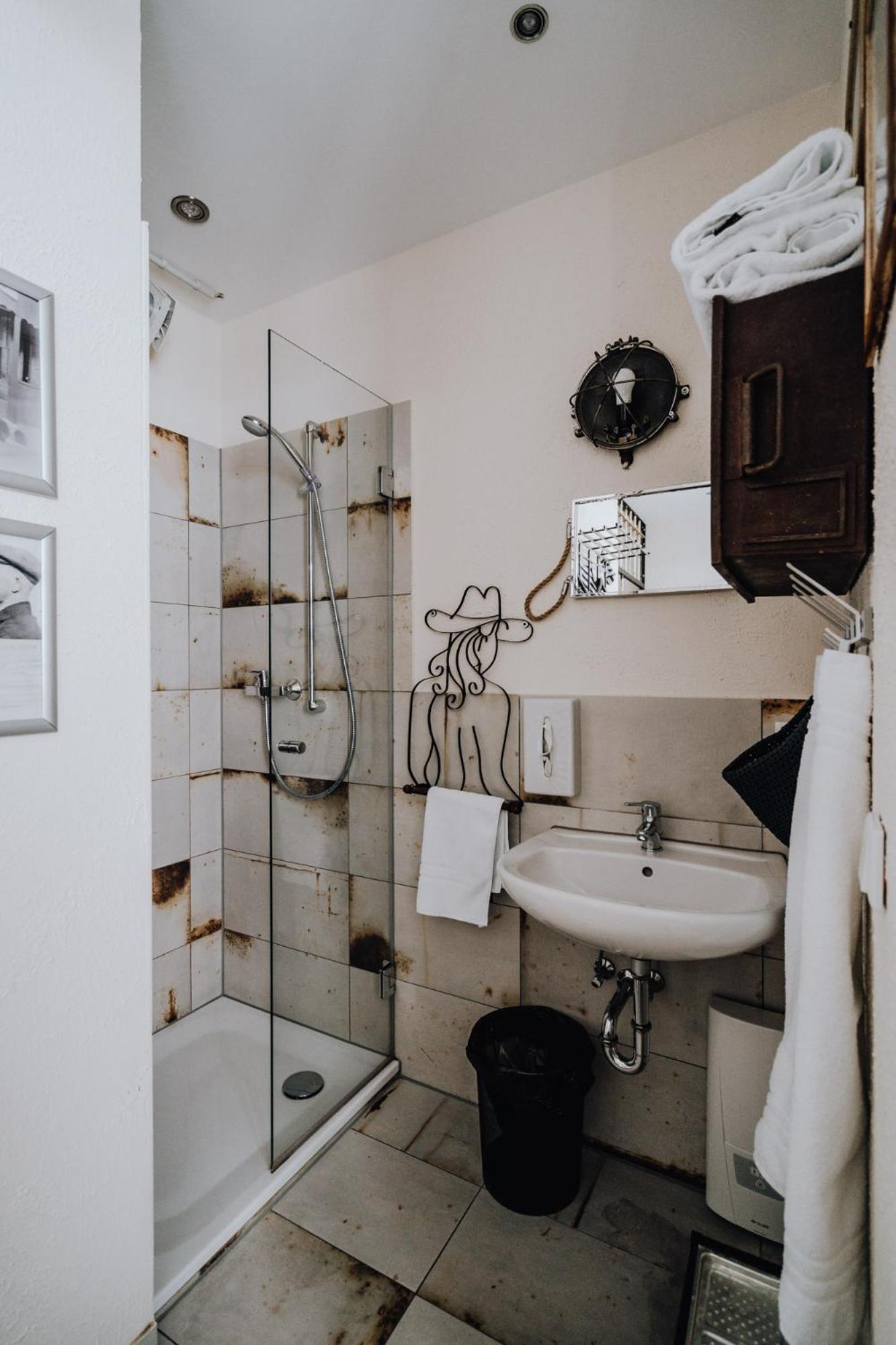 Budget Double Room photo 2