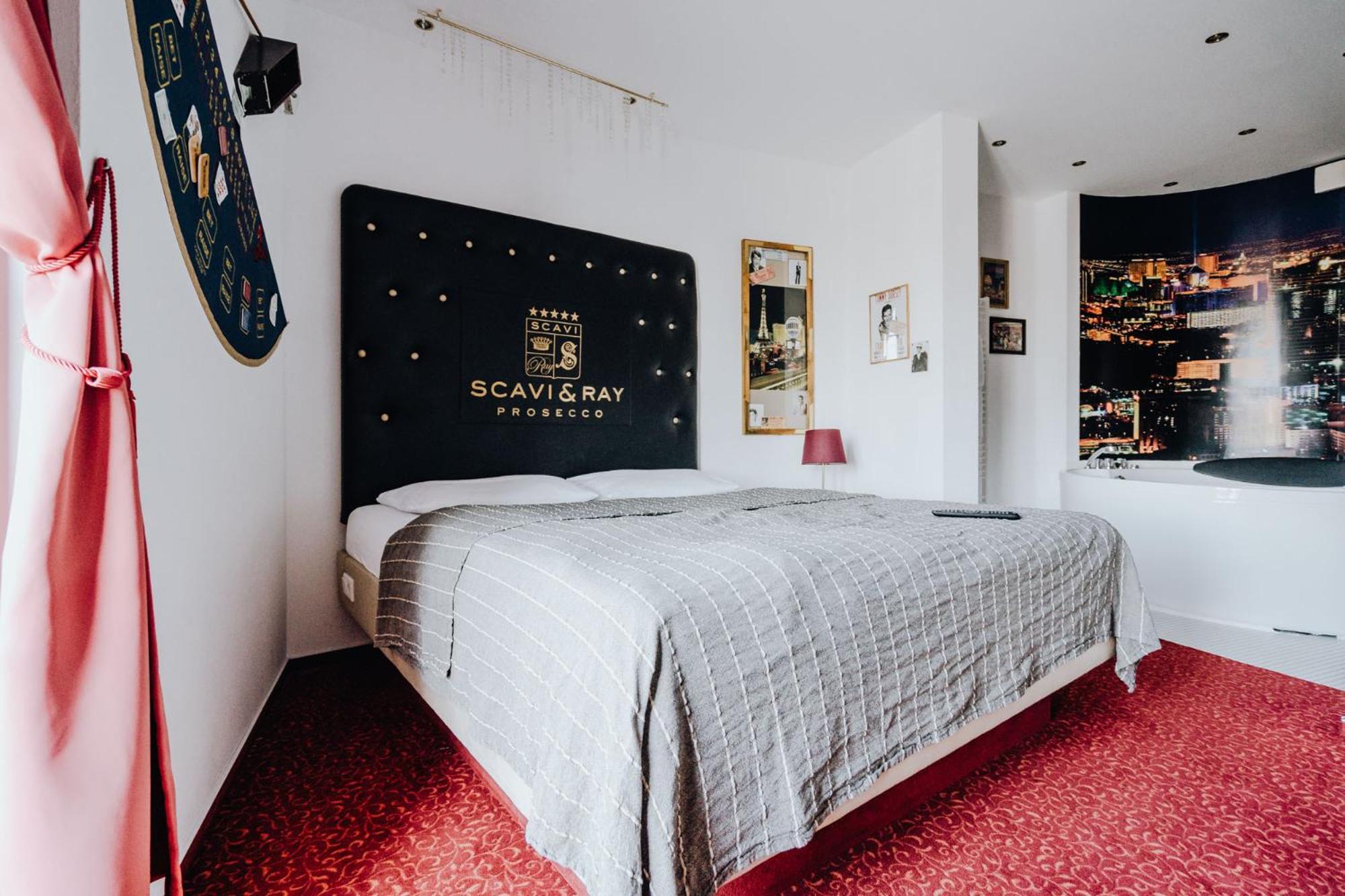 Double Room with Spa Bath photo 1