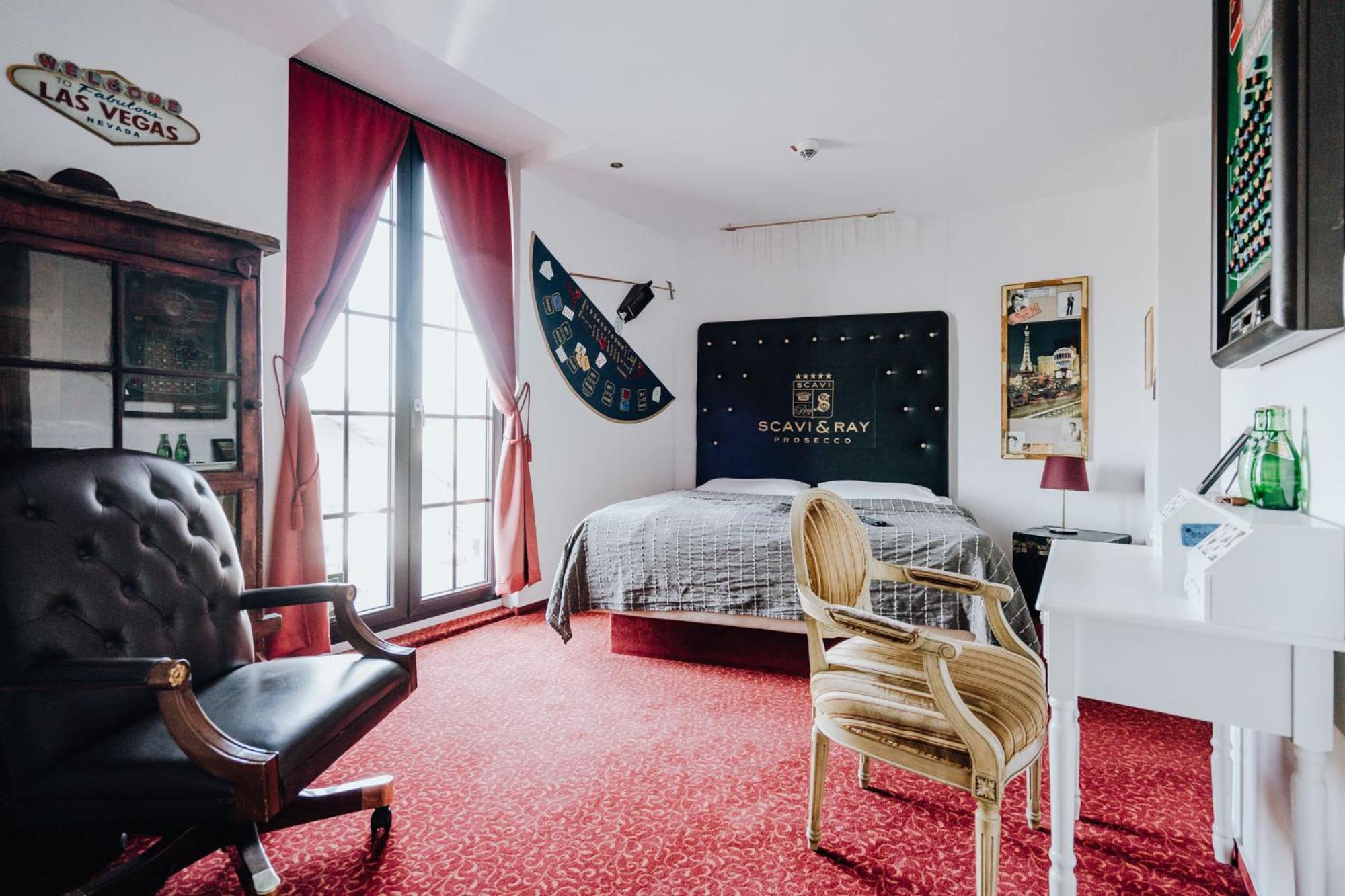 Double Room with Spa Bath photo 3