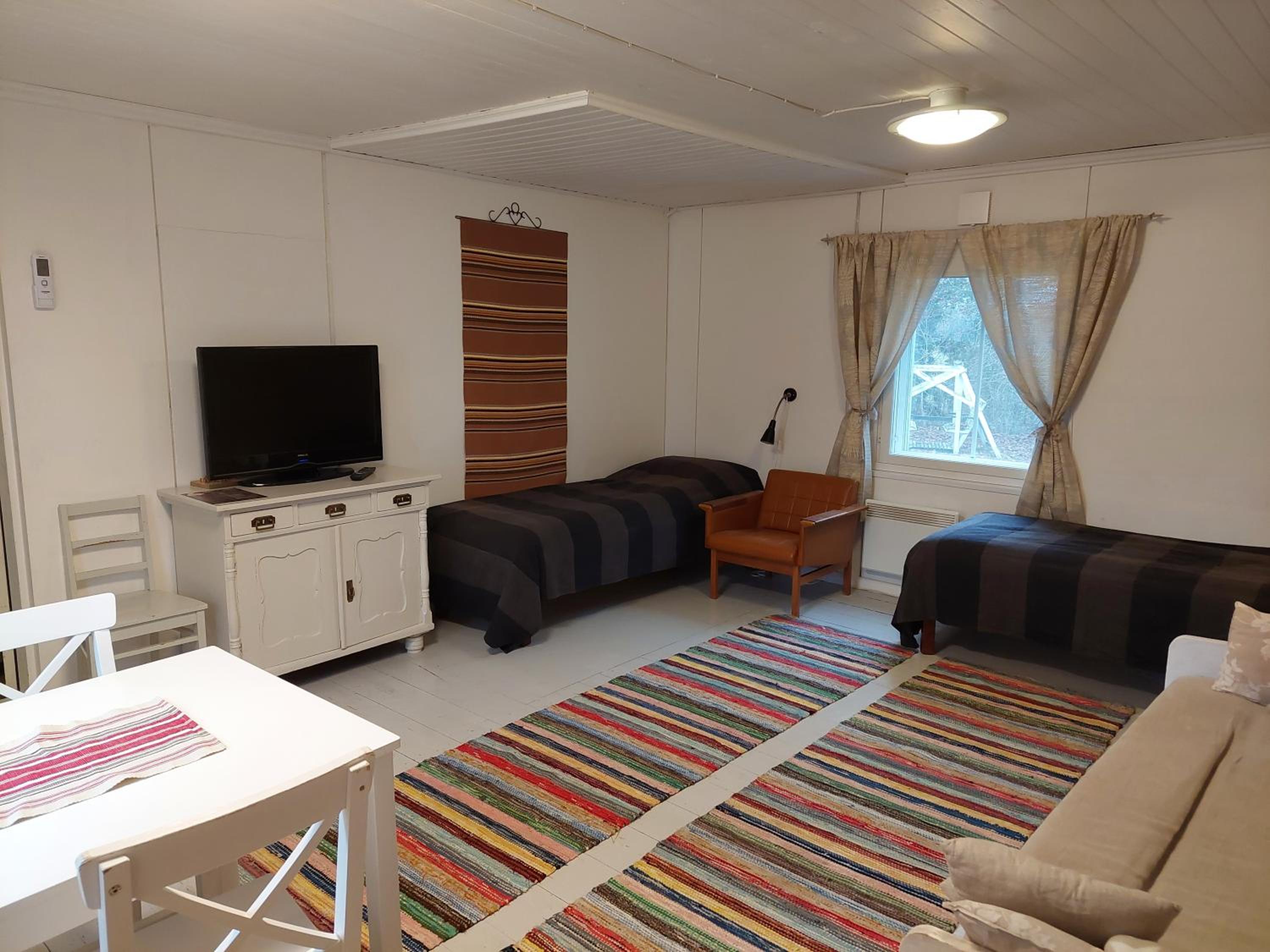 Two-Bedroom Cottage (6 Adults) photo 1