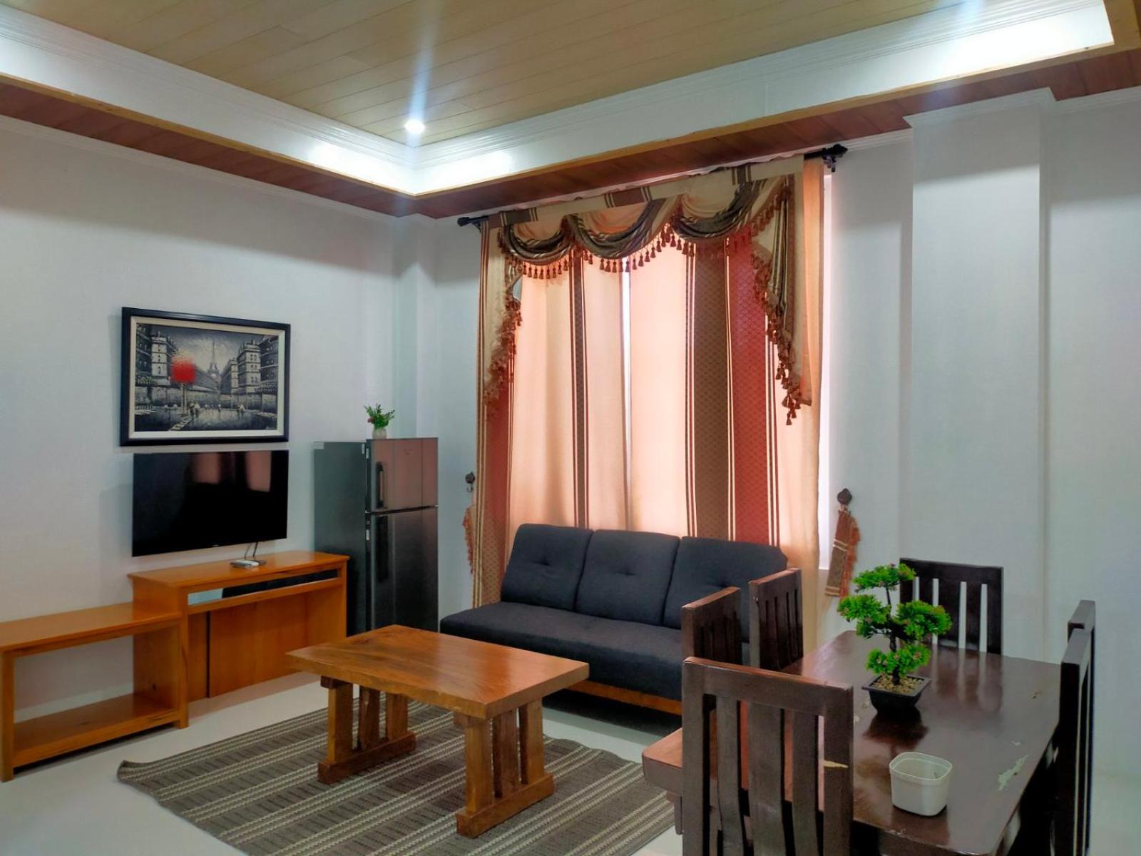 Deluxe King Suite photo 1
