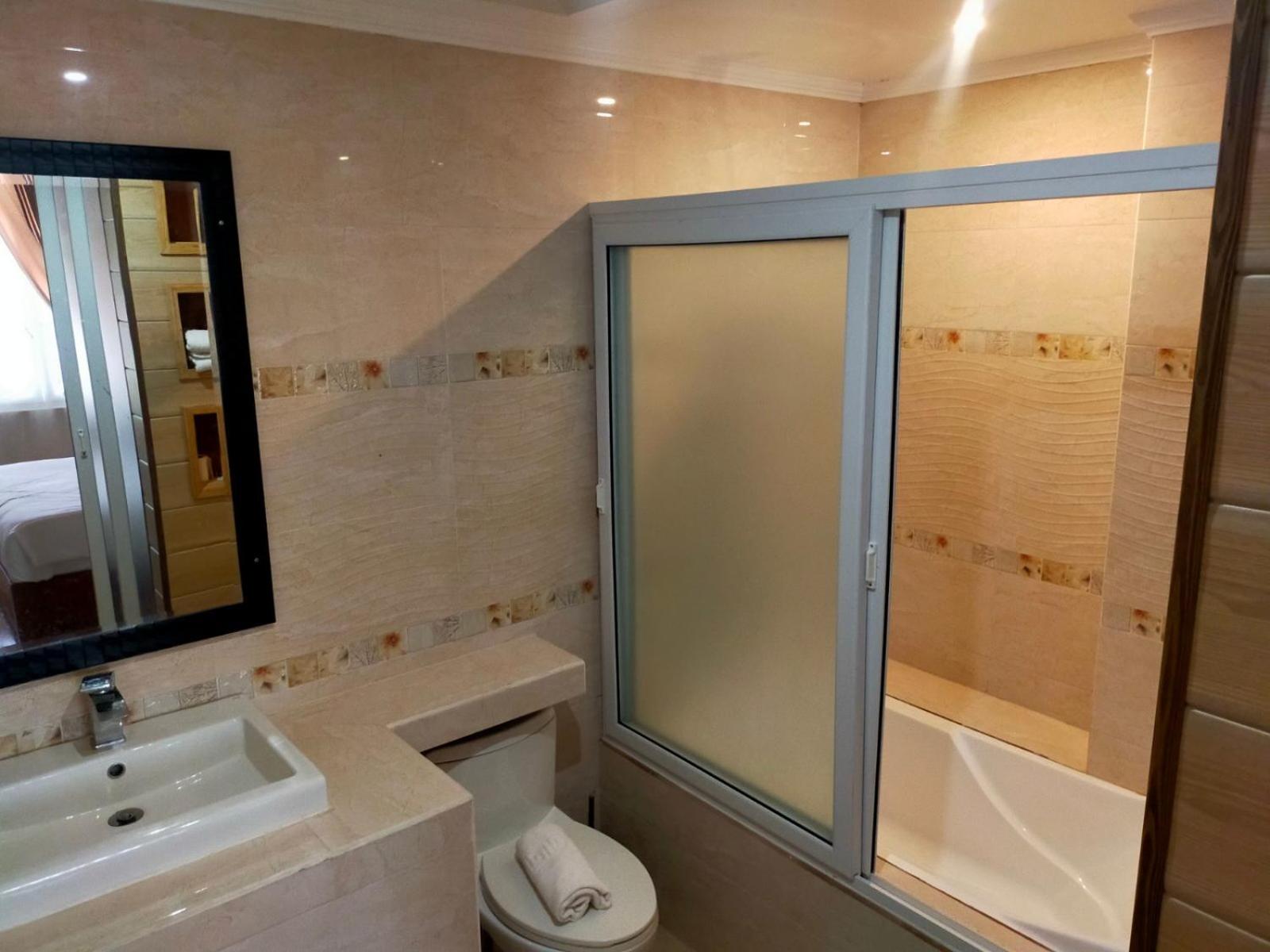 Deluxe King Suite photo 2