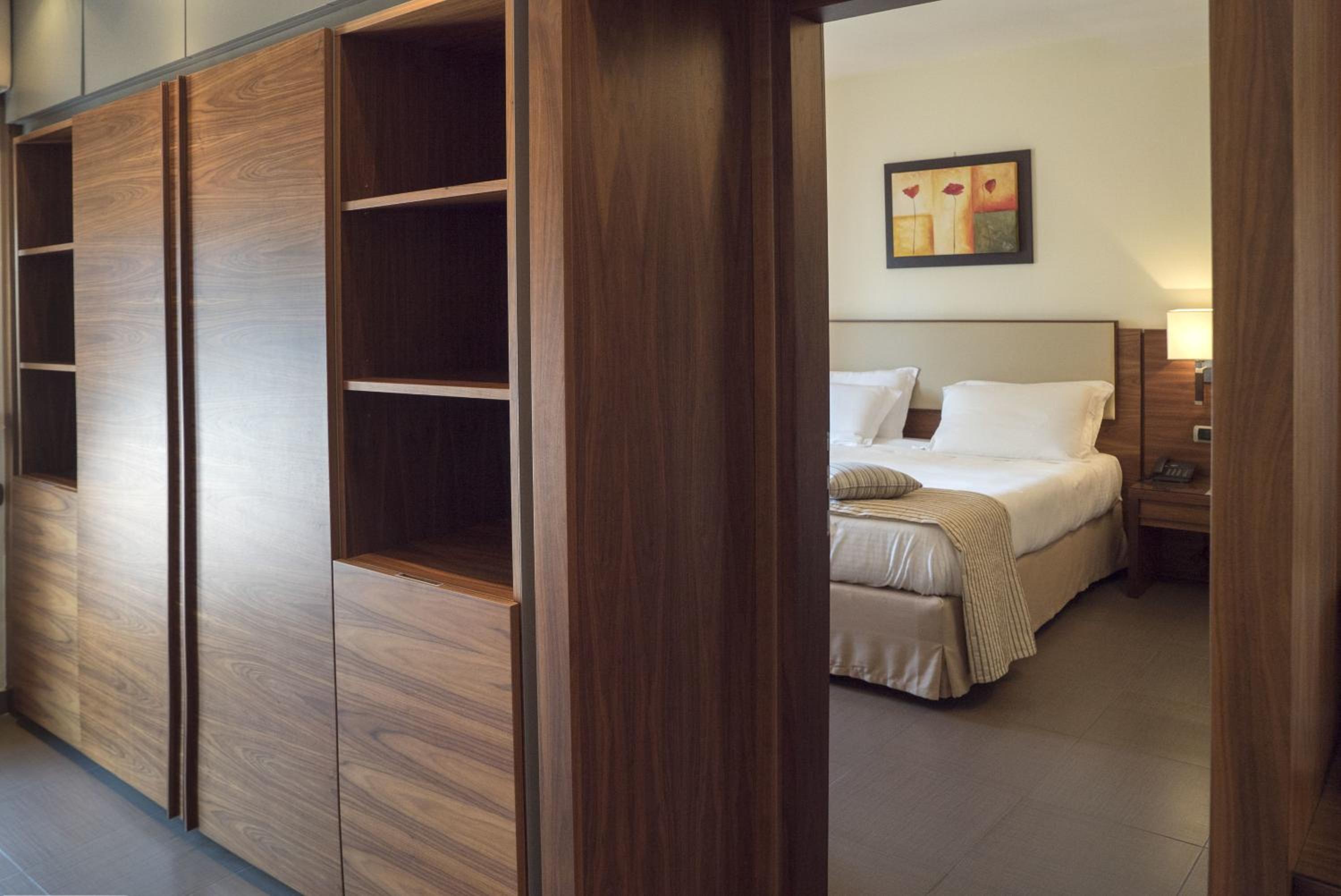 Suite Room - Photo 7