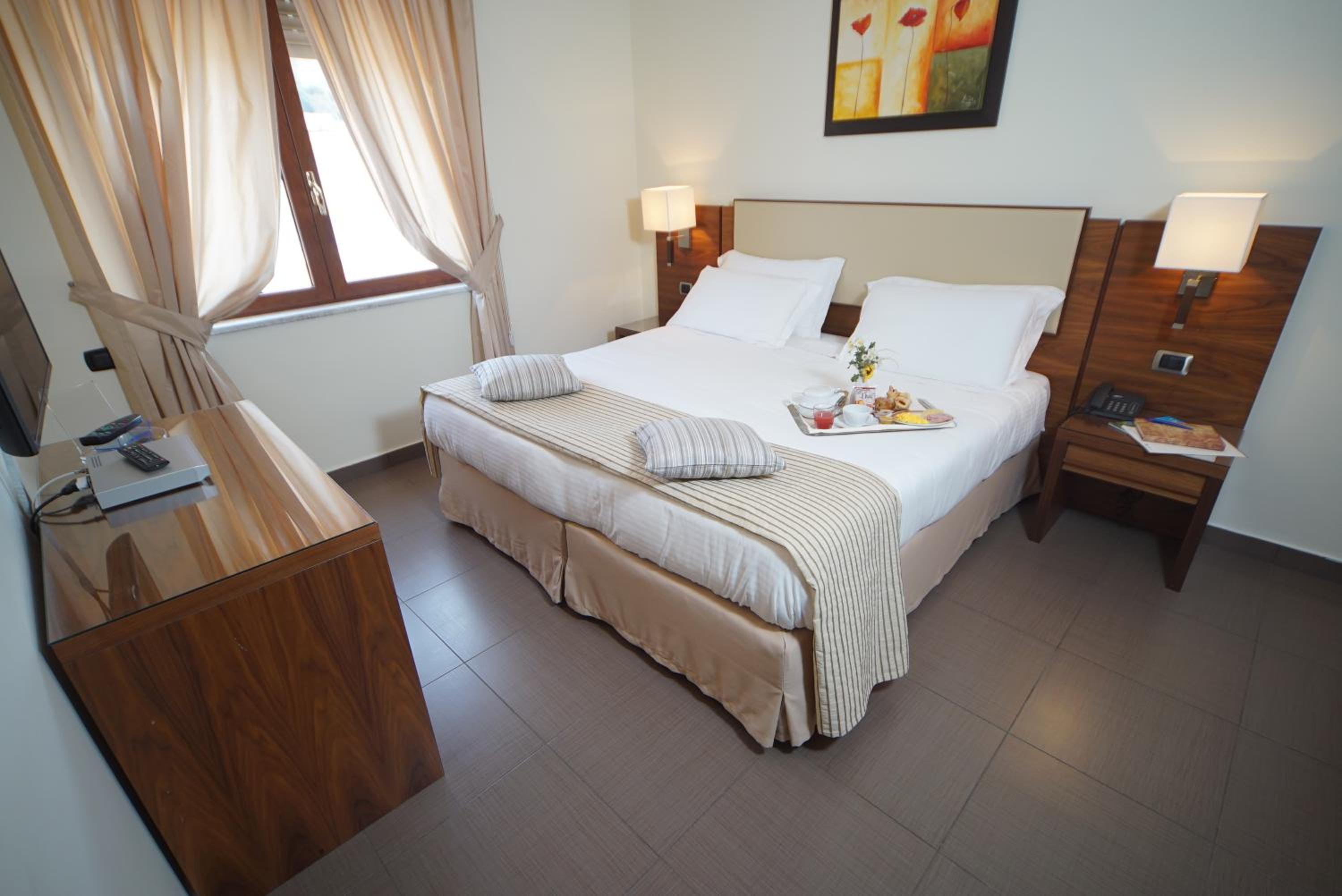 Suite Room - Photo 8