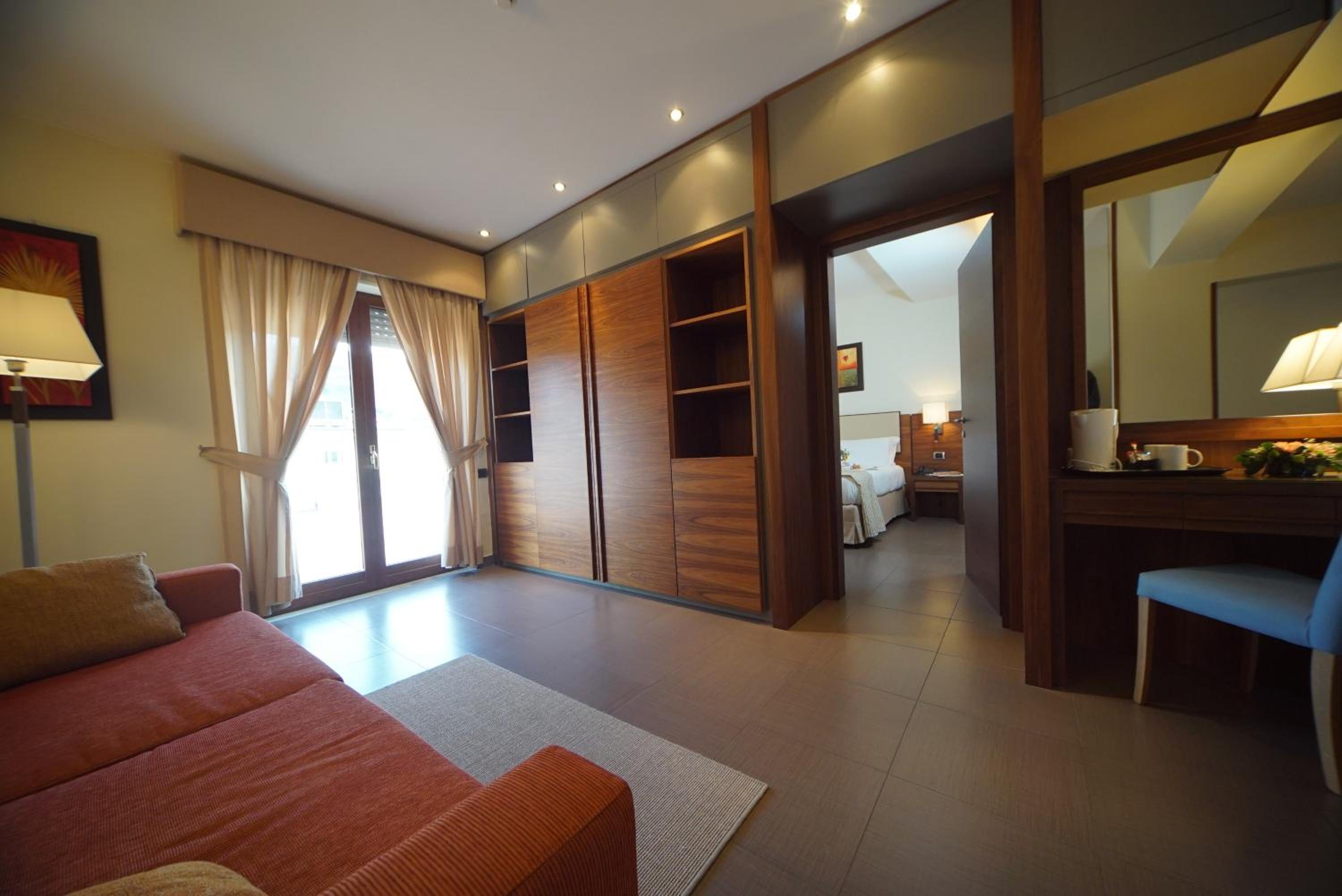 Suite Room - Photo 5