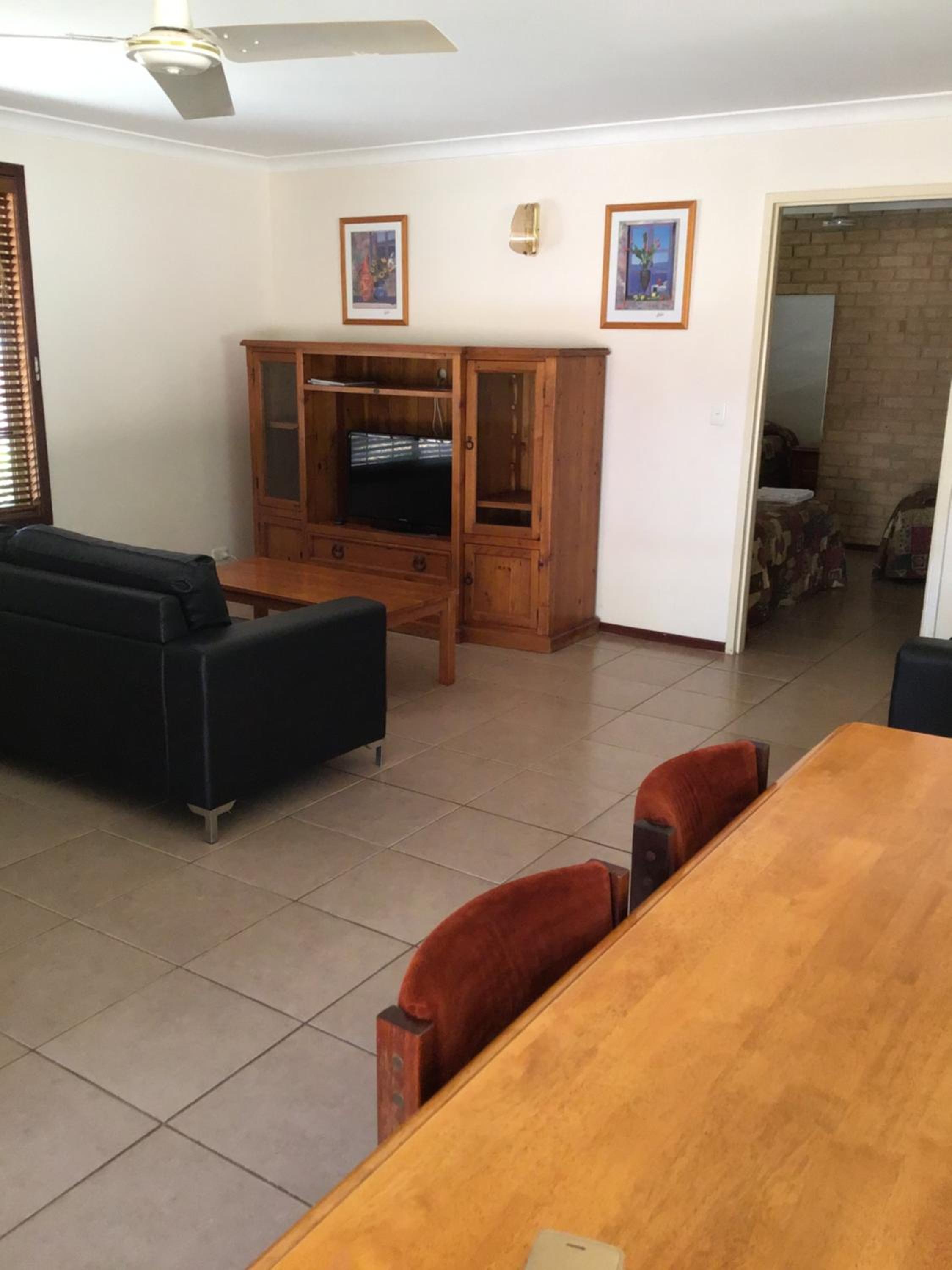 Premiers Suite 2 Bedroom  1 Unit - Pet Friendly  - Photo 7