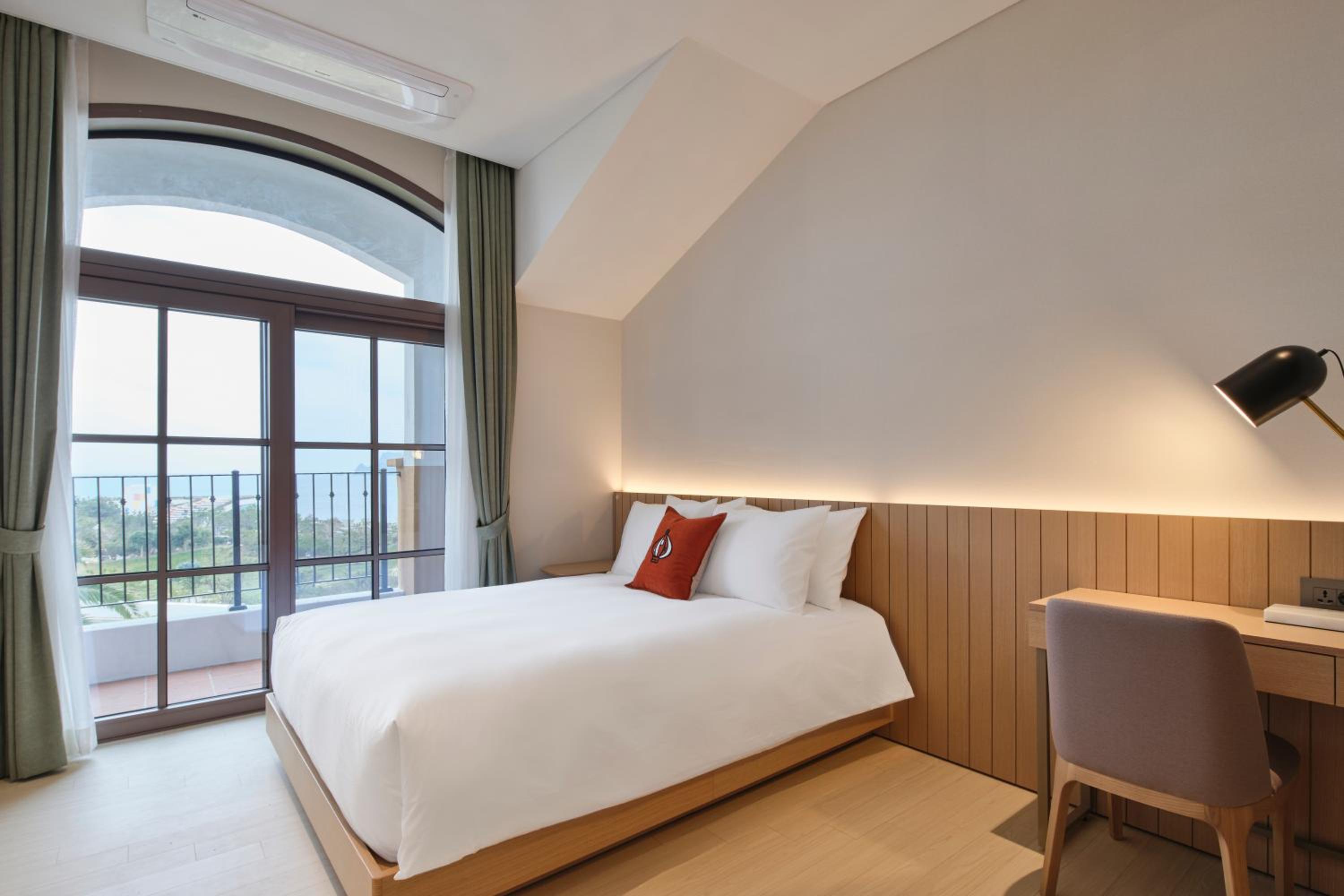 Ocean Suite - A - Photo 1
