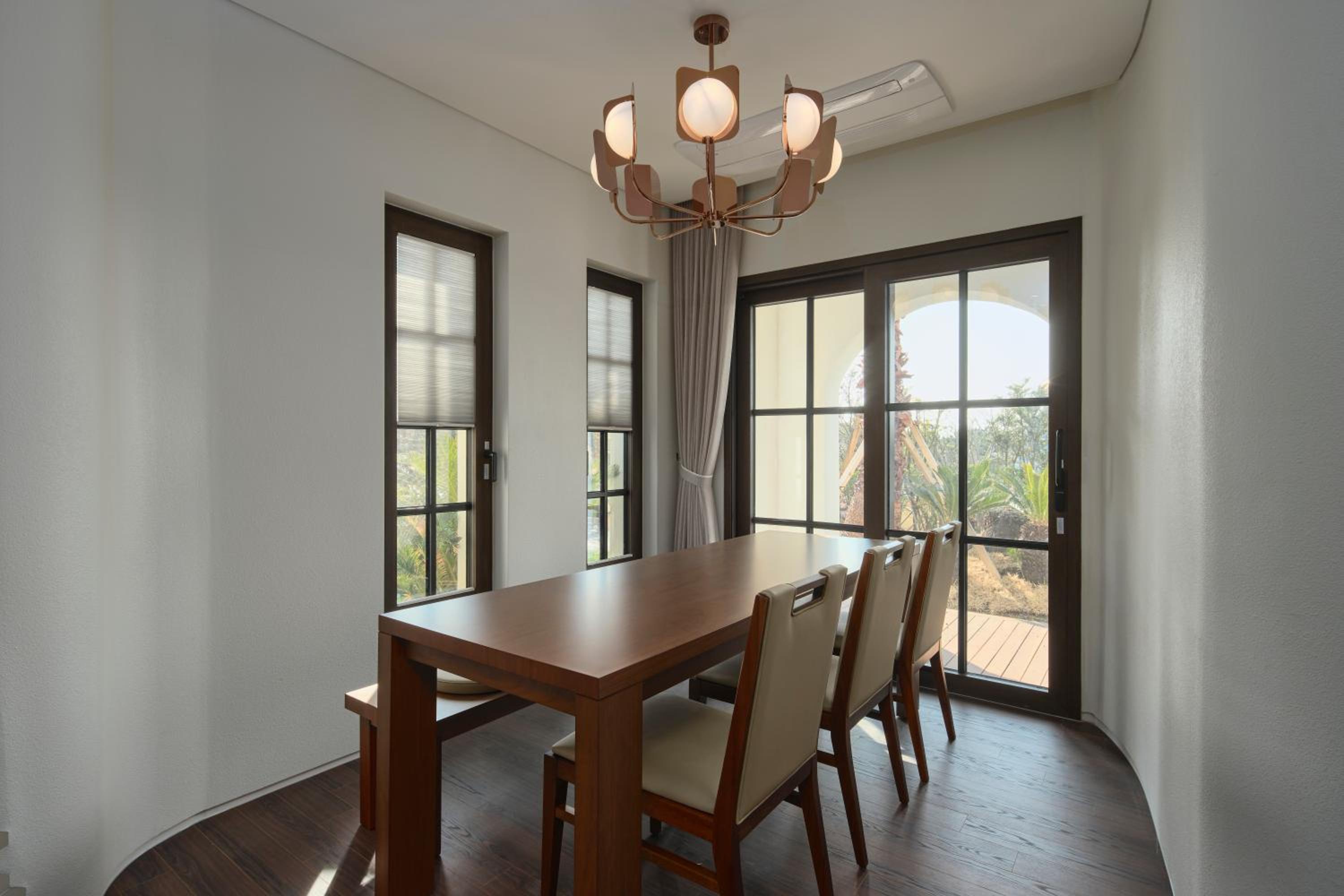 Deluxe Suite - A - Photo 5