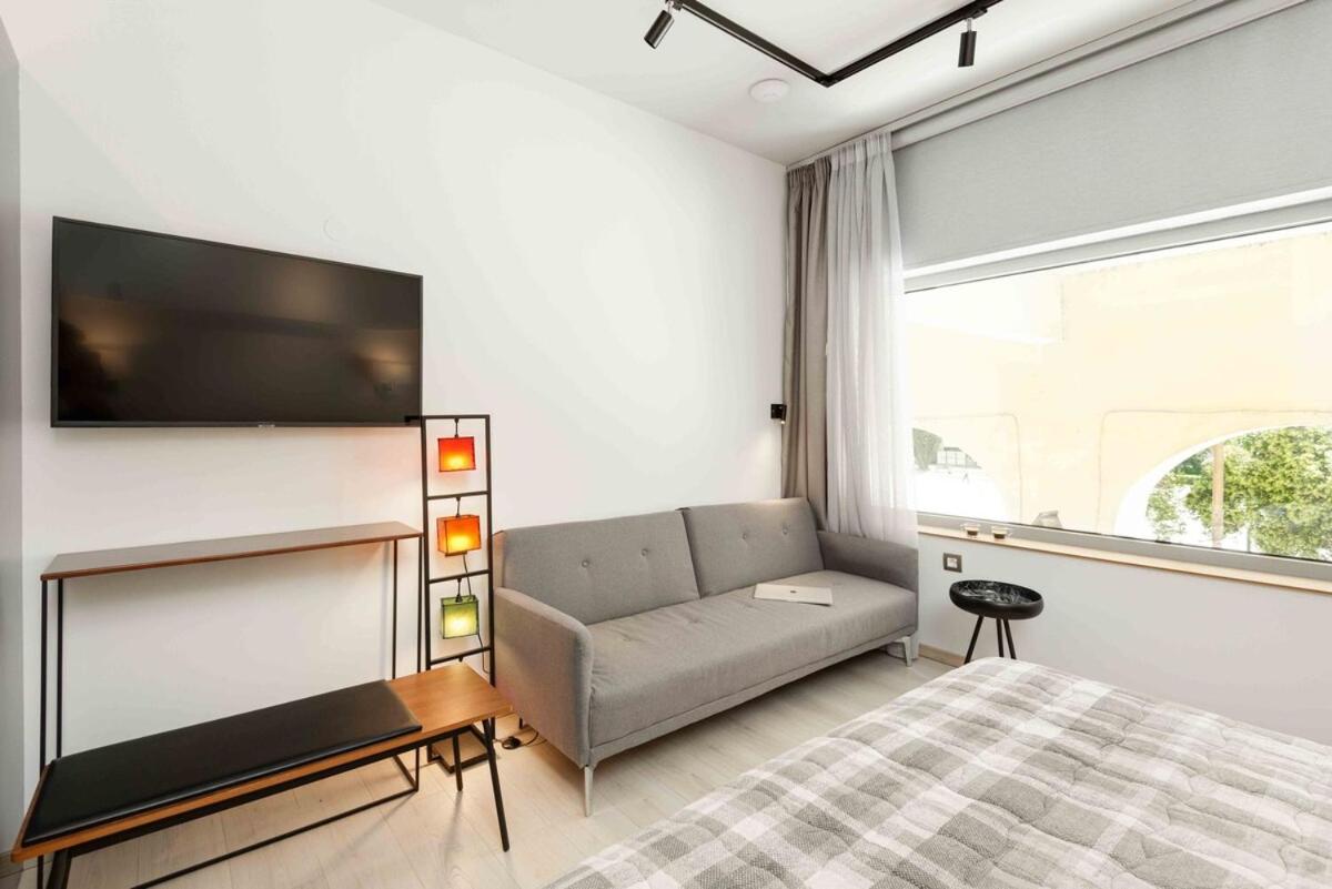 One-Bedroom Apartment with Sea View - Photo 8