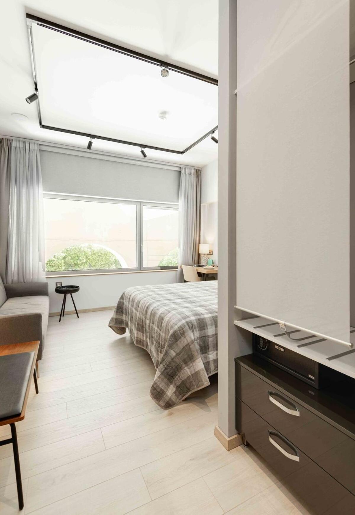 One-Bedroom Apartment with Sea View - Photo 11