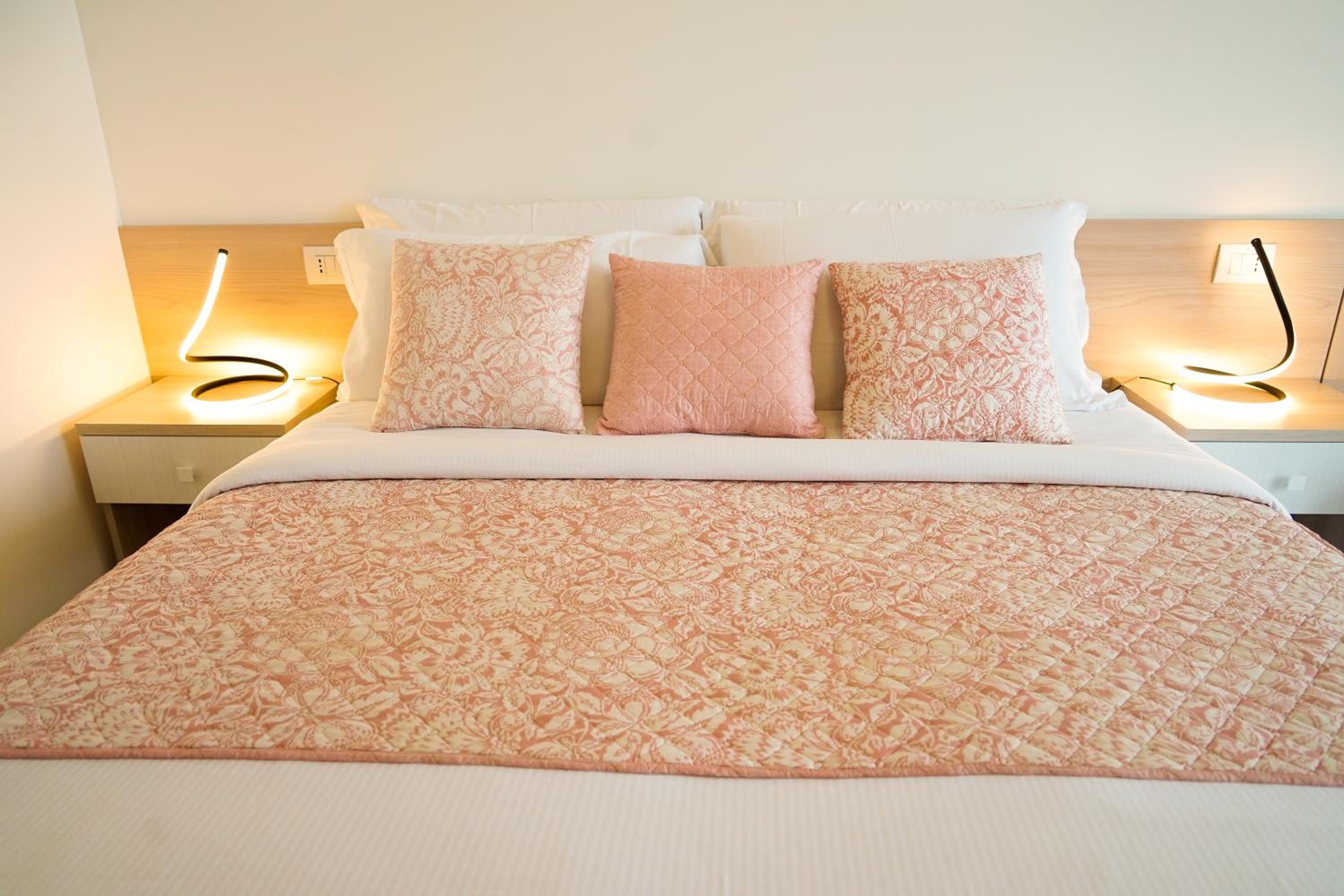 Deluxe Double or Twin Room - Photo 6