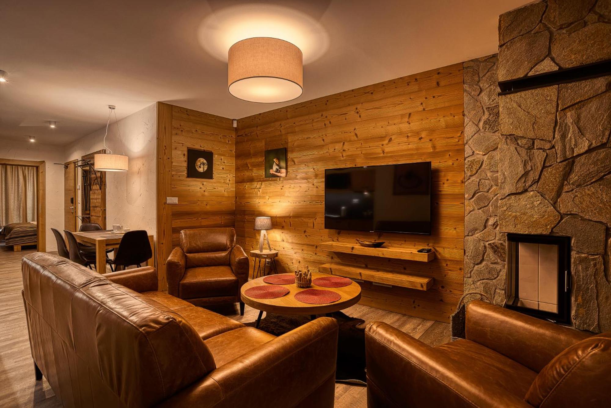 Apartment with Mountain View - Photo 4