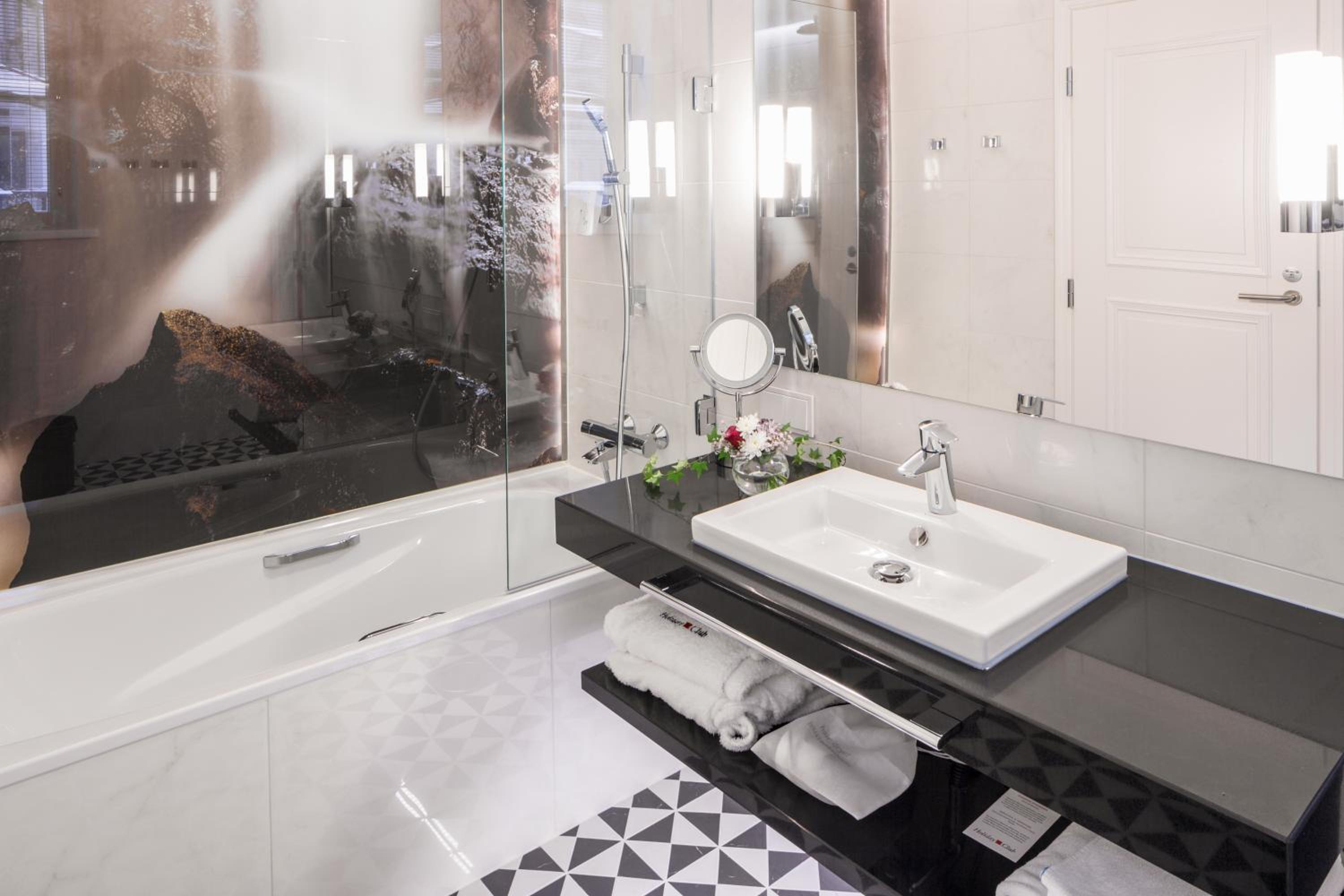 Superior King Suite - Photo 5