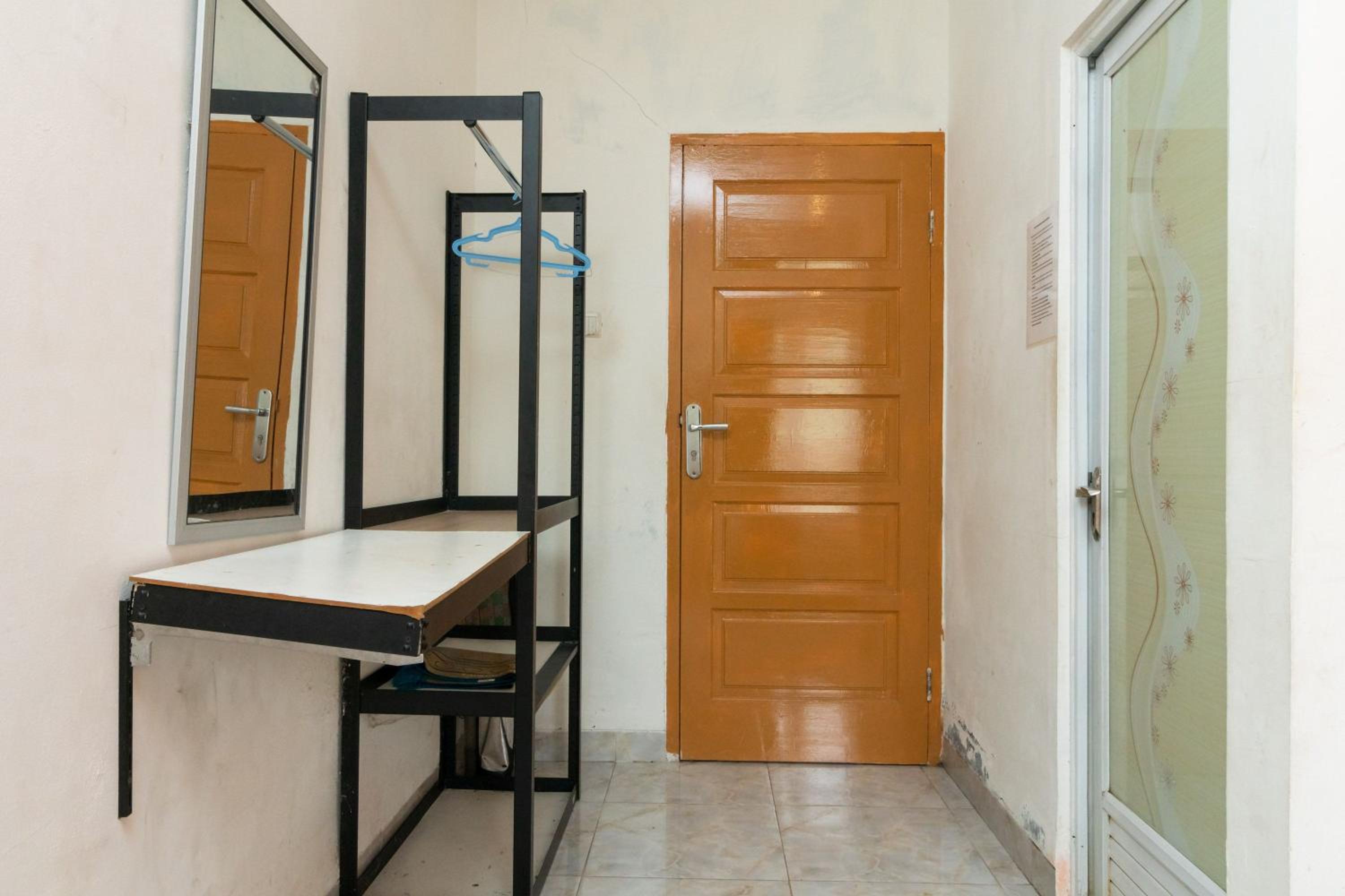 Economy Double Room photo 2