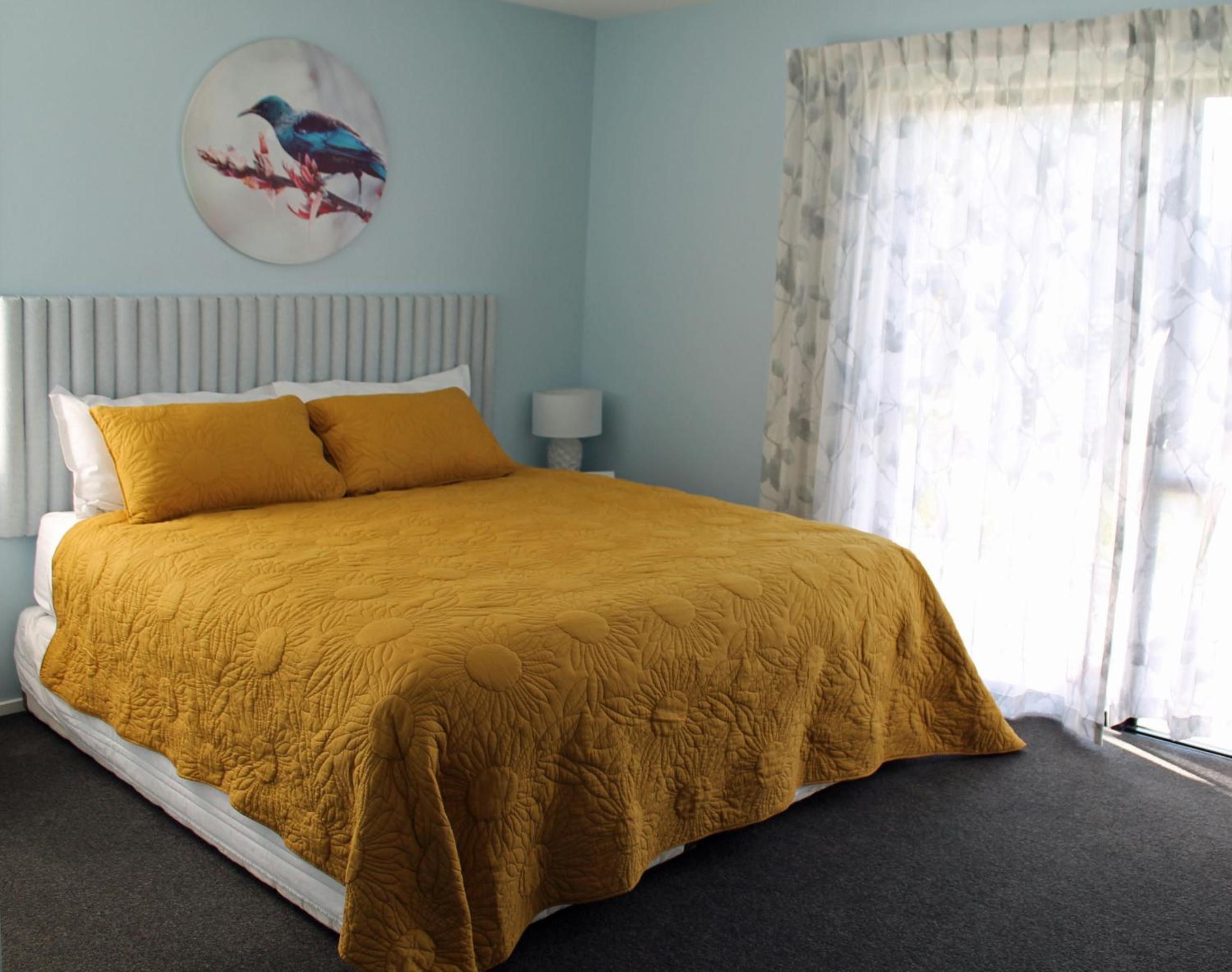 Deluxe King Suite photo 1