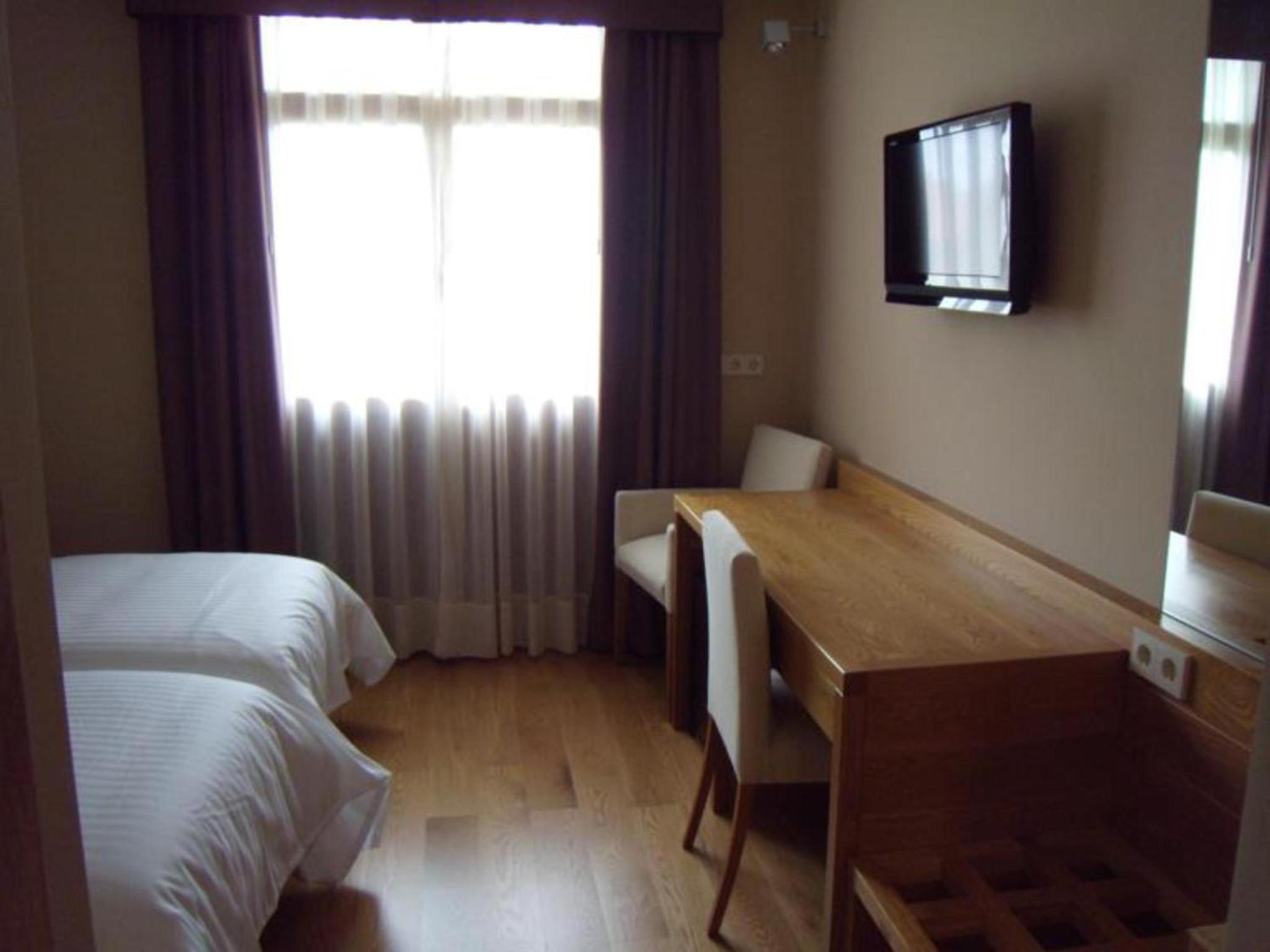 Double or Twin Room - Photo 3