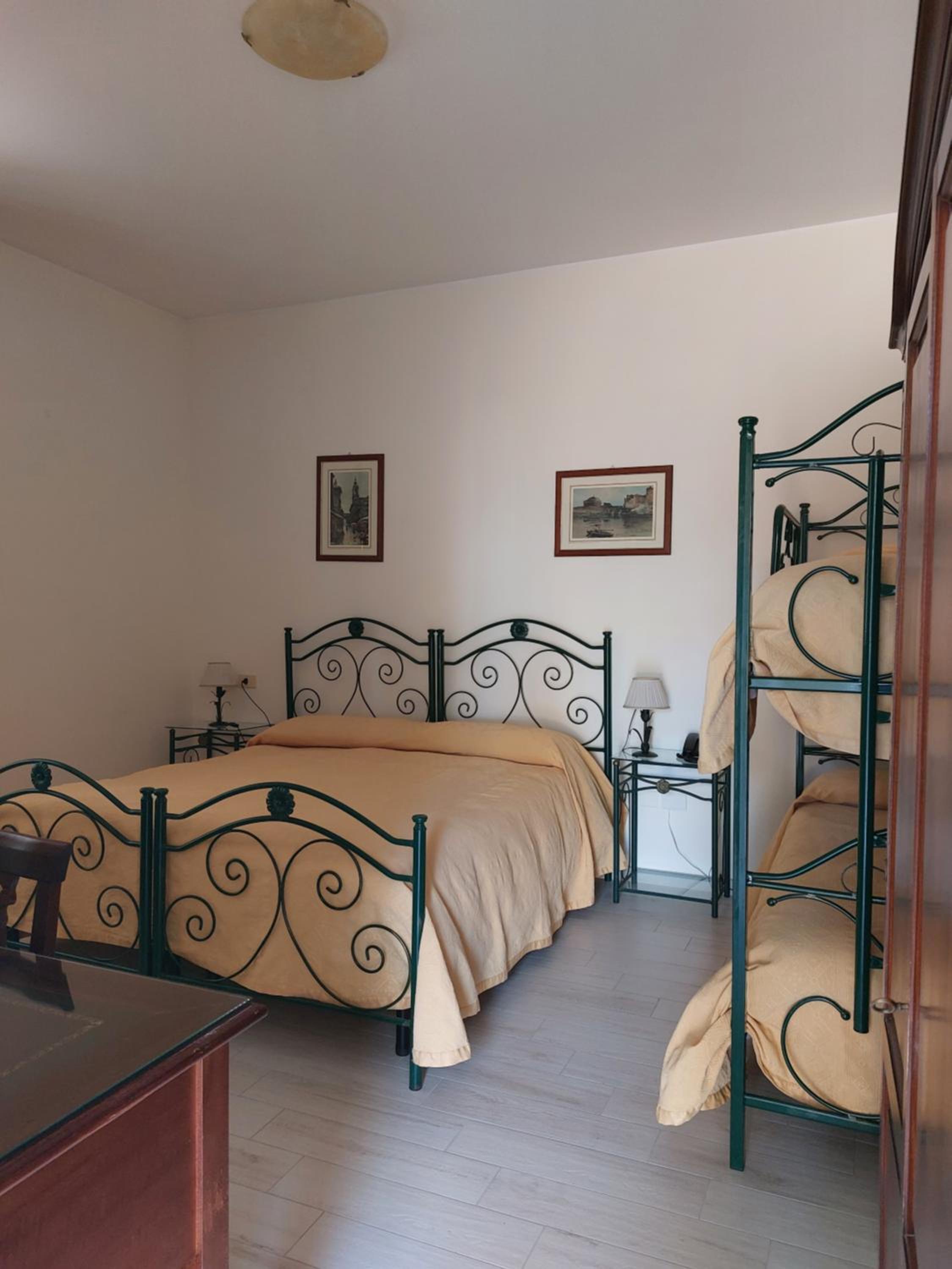 Quadruple Room - Photo 1