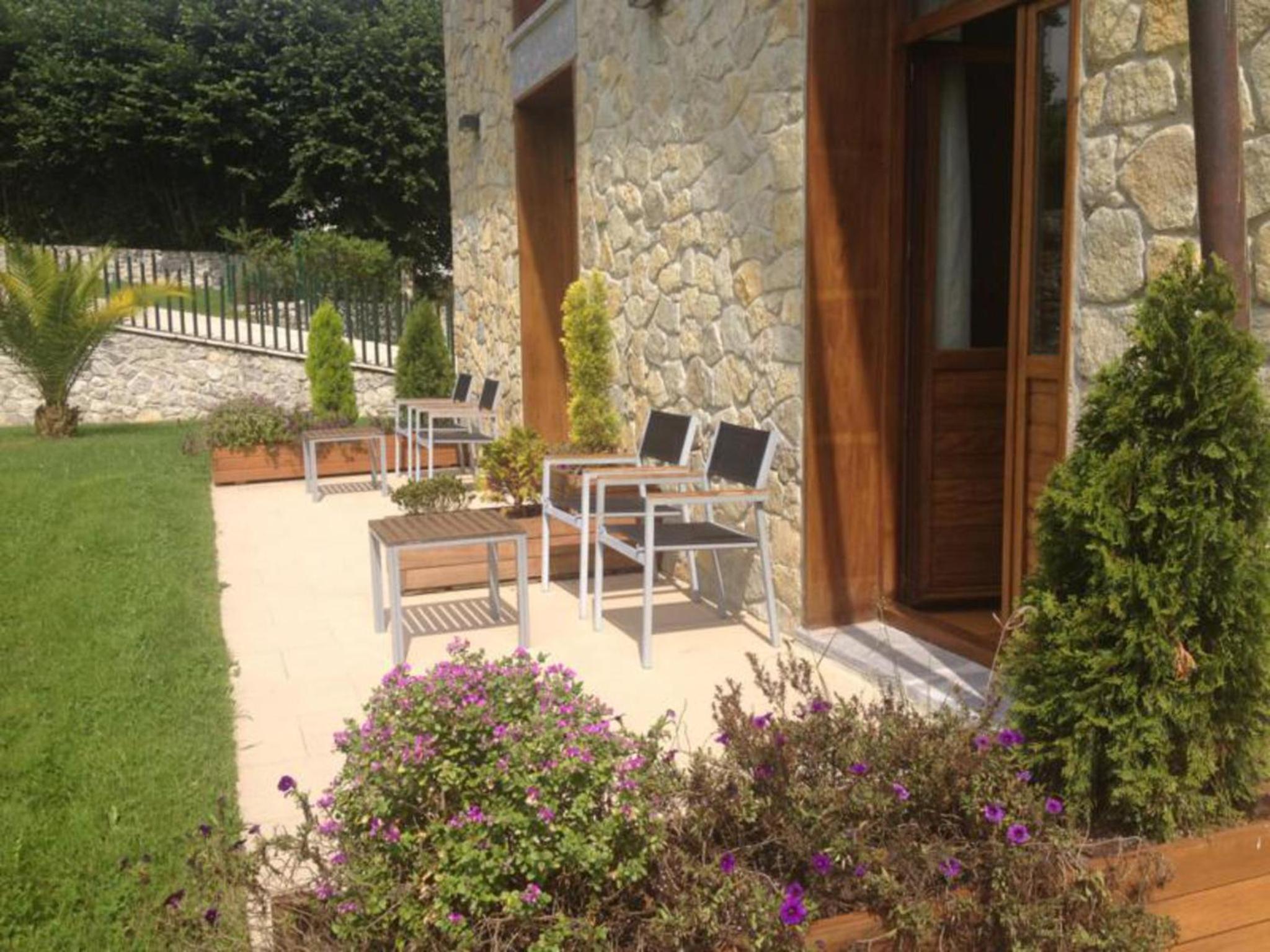 Double or Twin Room with Terrace - Photo 13