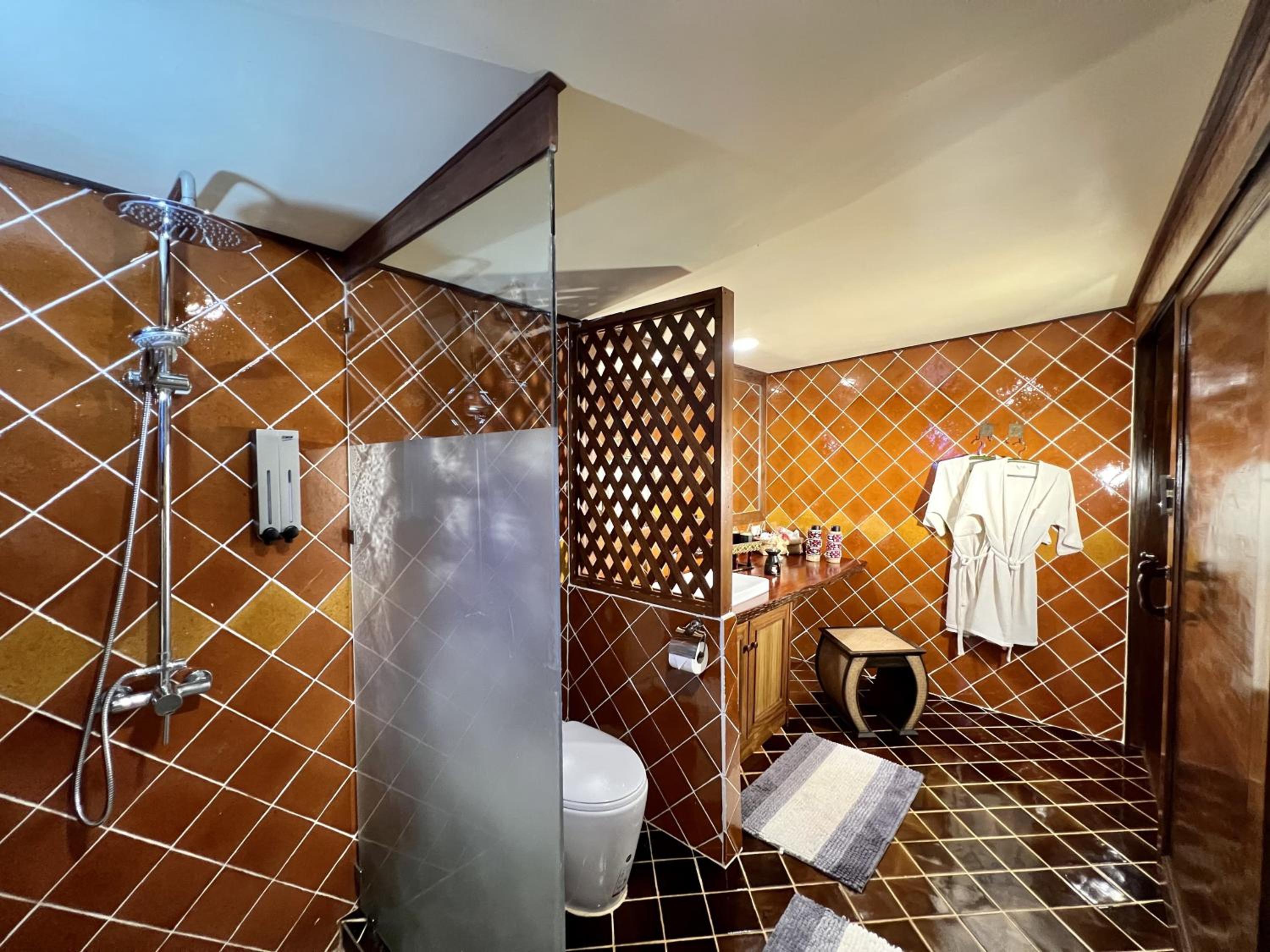 Junior Suite with Balcony - Photo 6