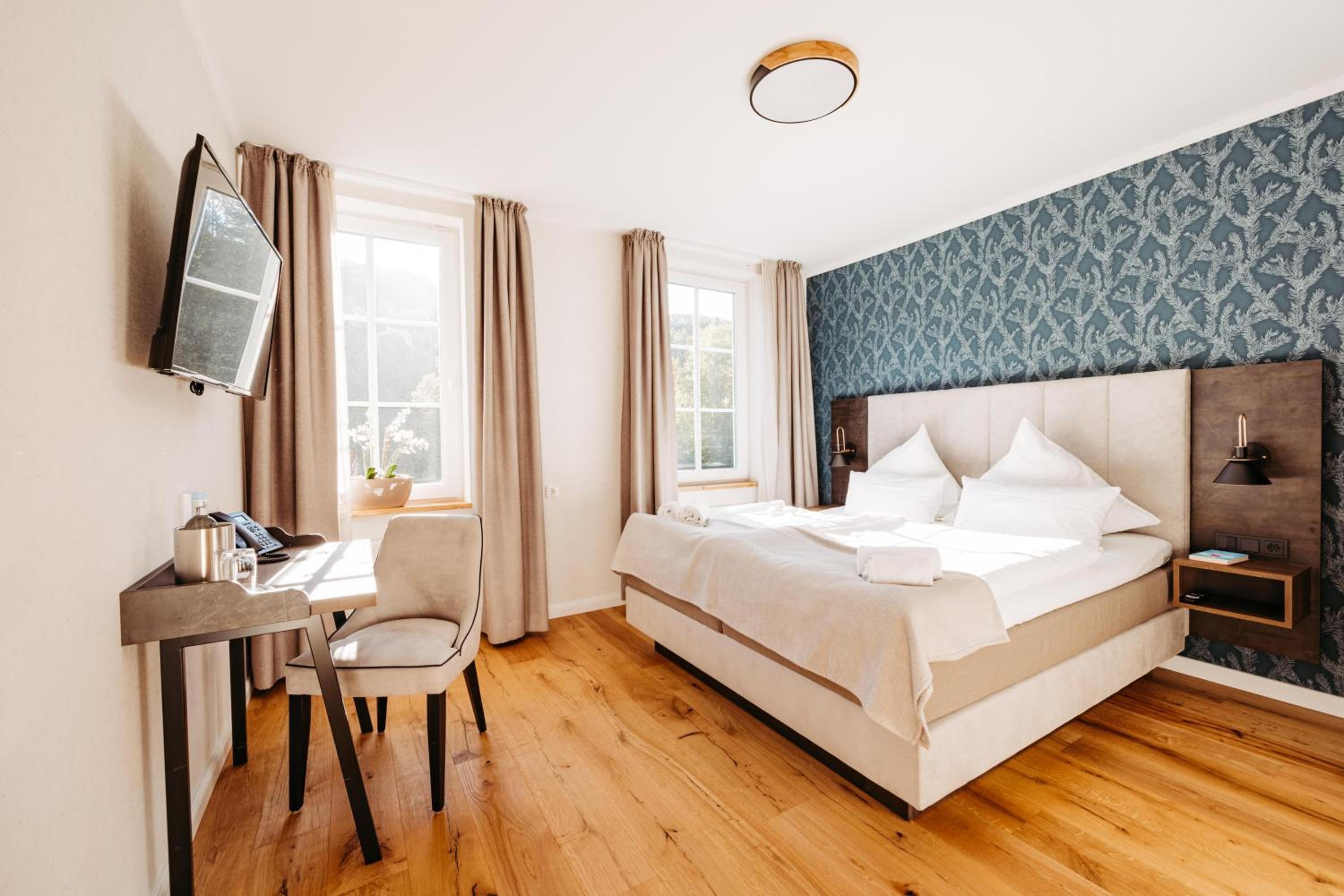 Large Double Room - Photo 2