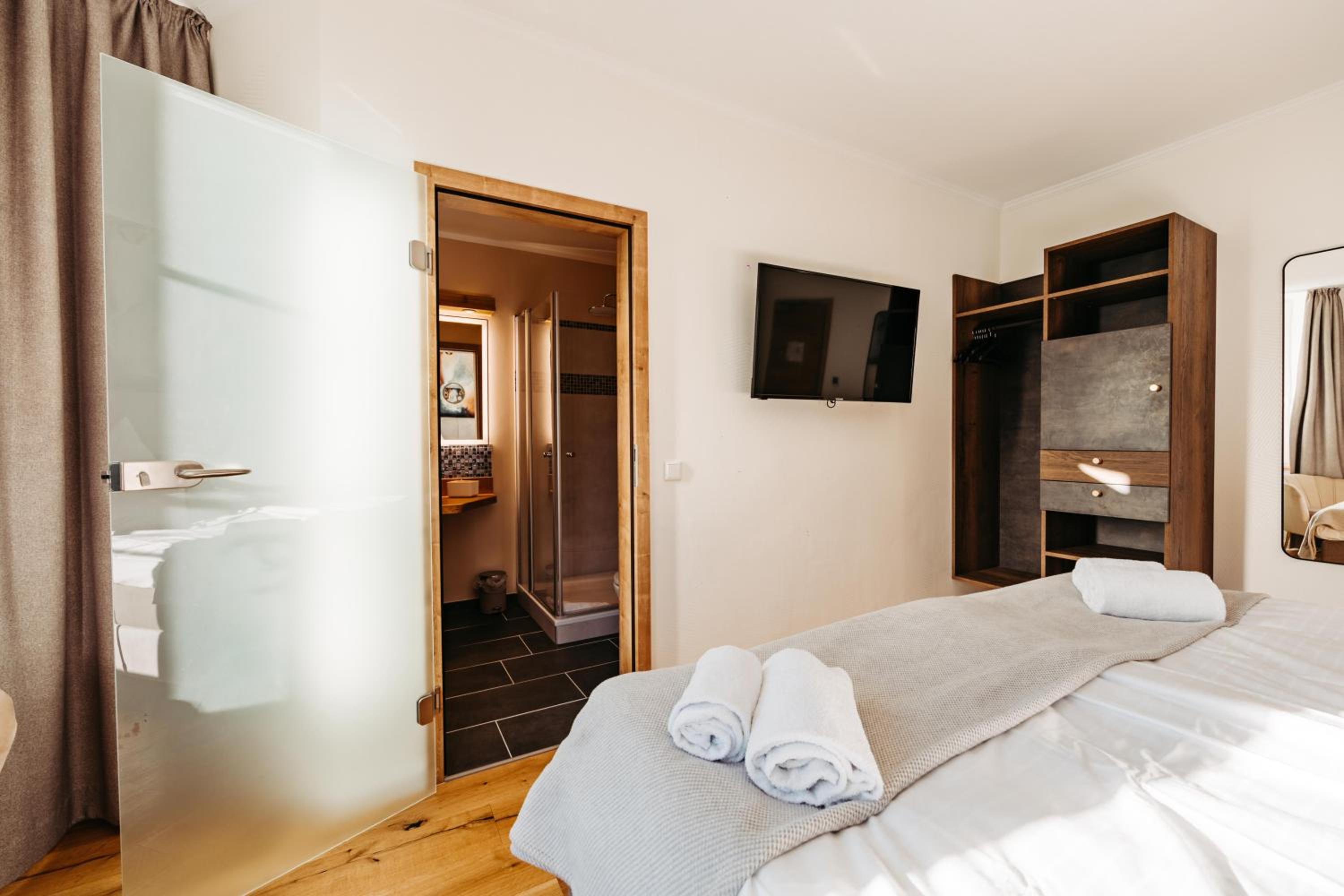 Deluxe King Room - Photo 3