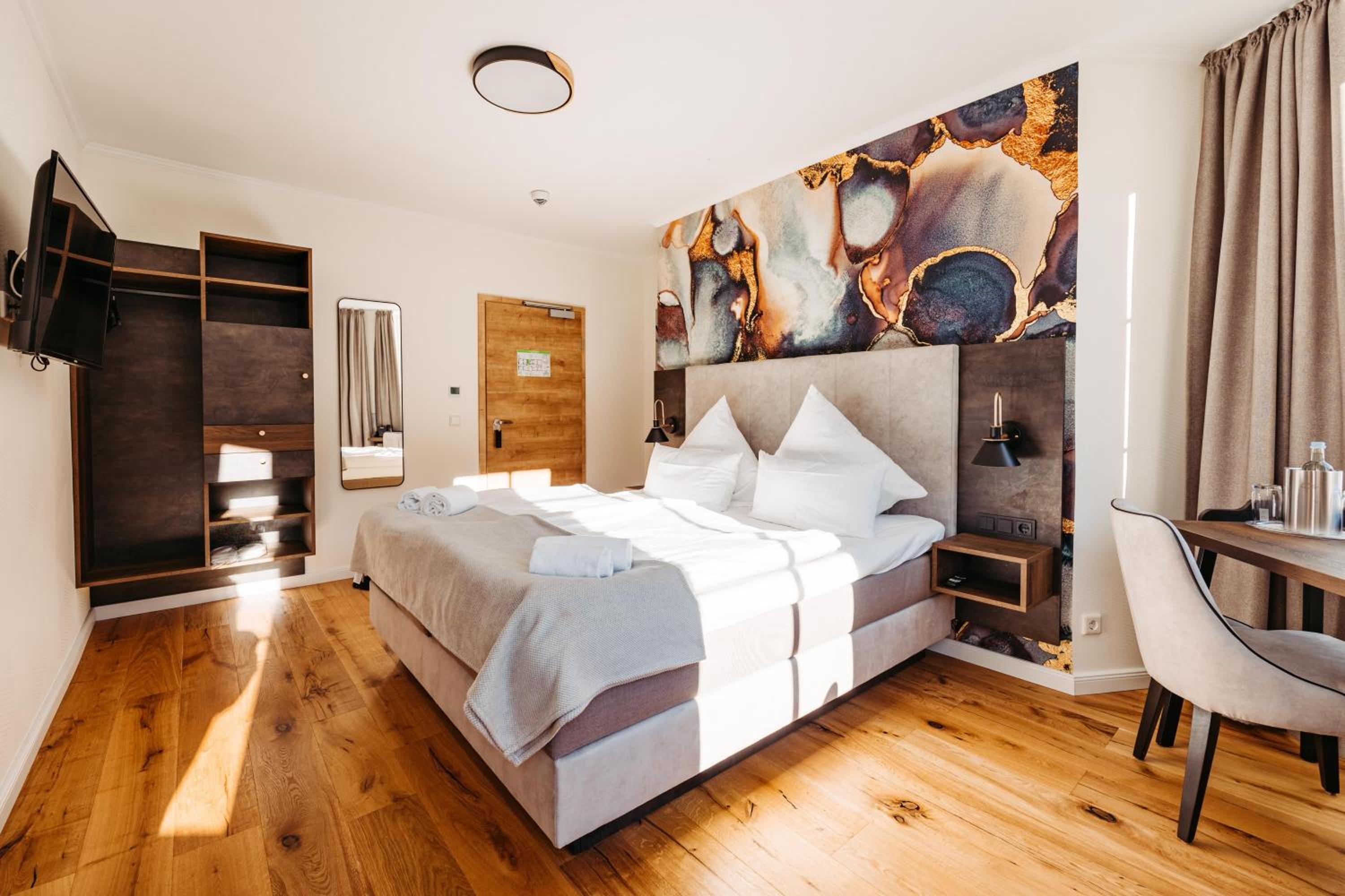 Deluxe King Room - Photo 1