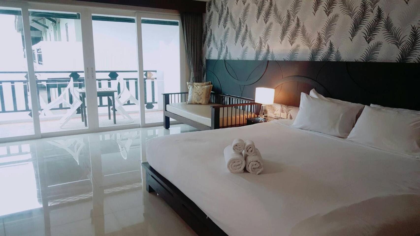 Deluxe Double or Twin Room photo 3