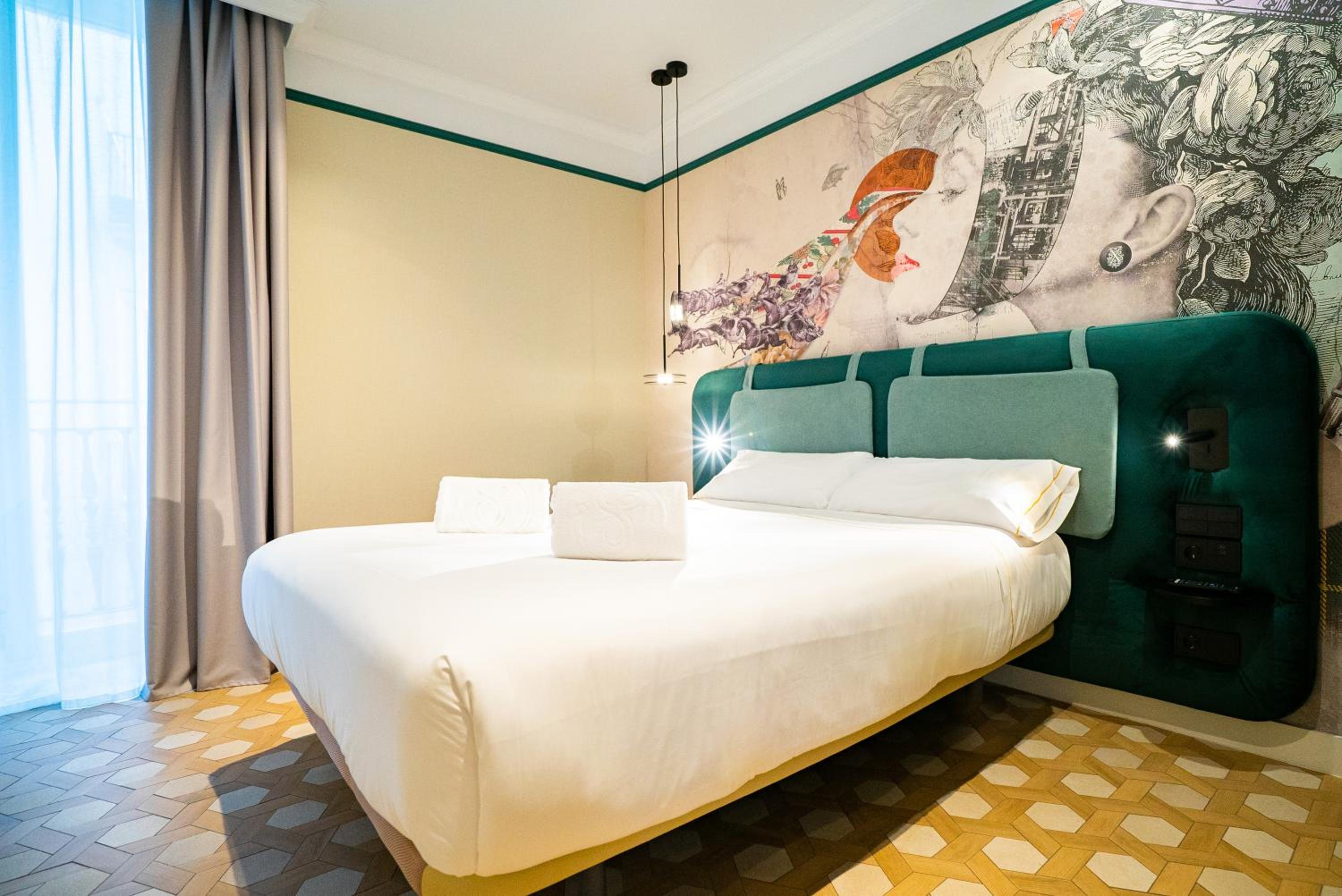 One-Bedroom Apartment - Photo 2