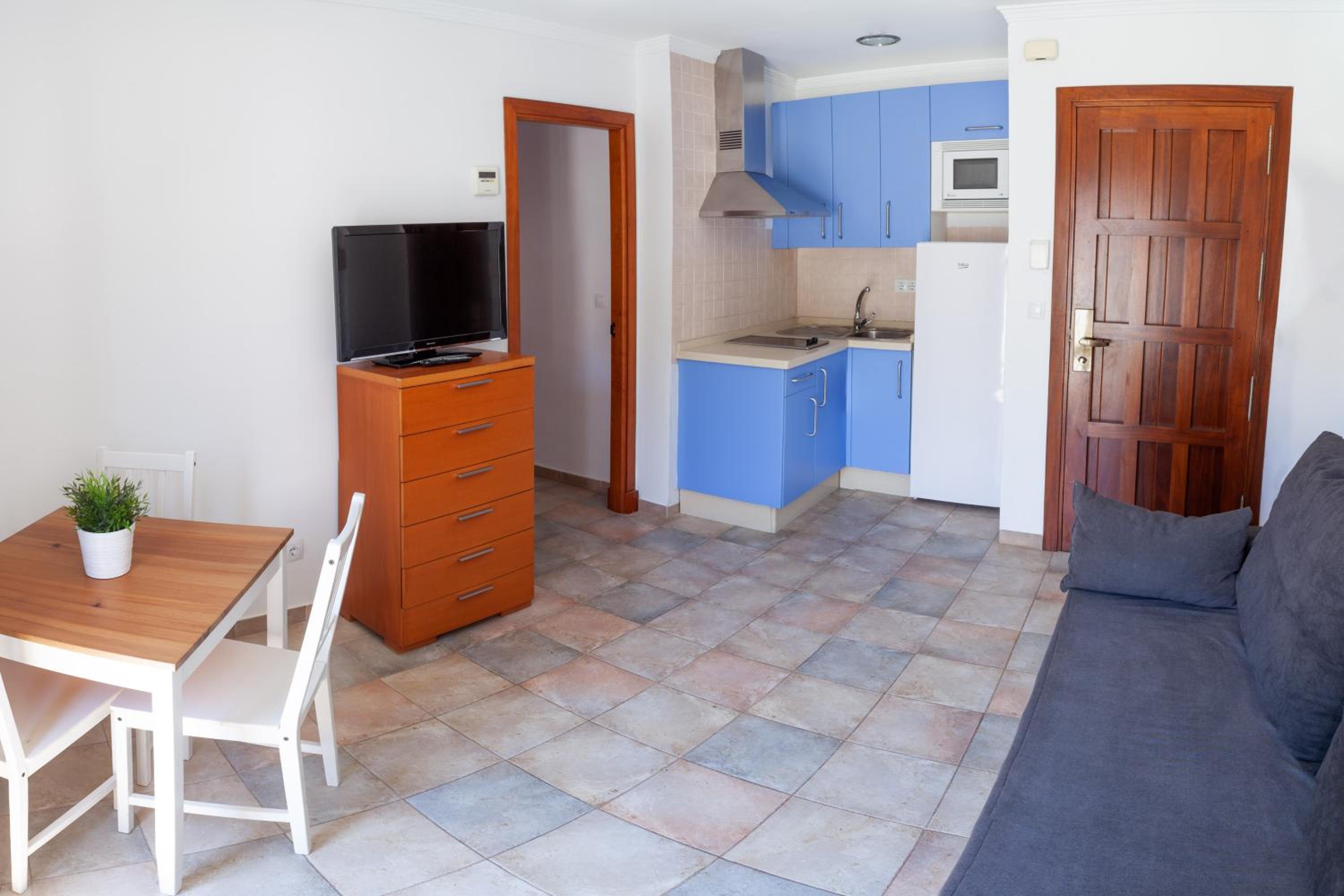 One-Bedroom Apartment (3 Adults) photo 2