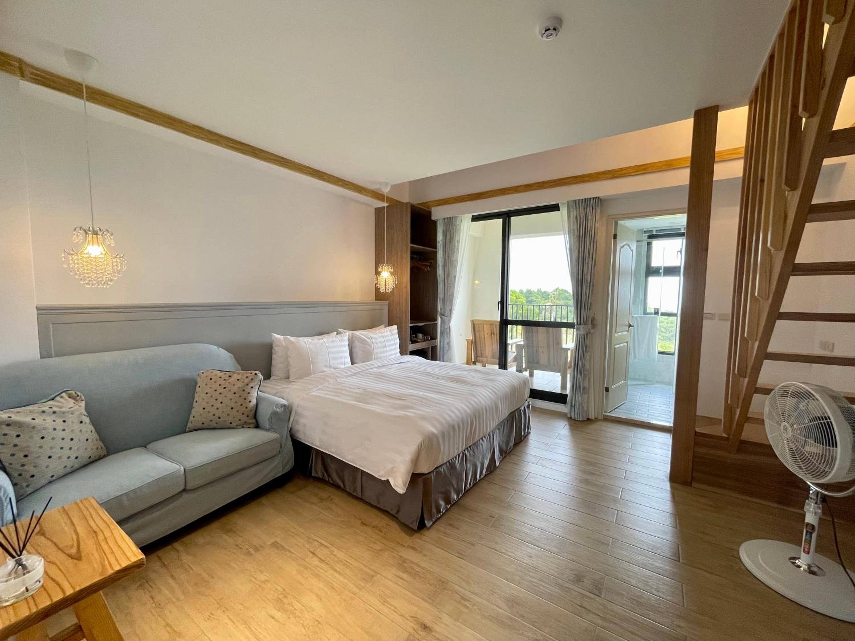 Quadruple Room with Balcony photo 3
