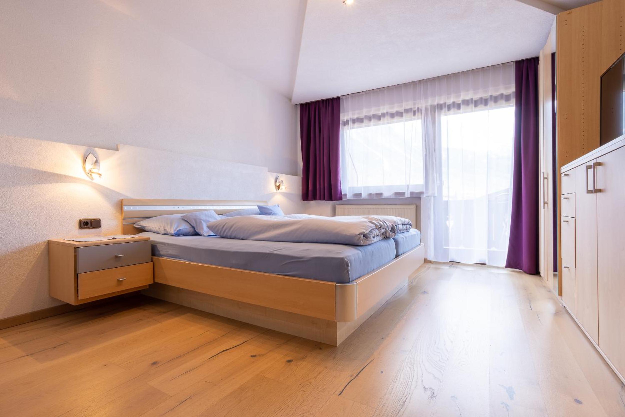 One-Bedroom Apartment with Balcony photo 3
