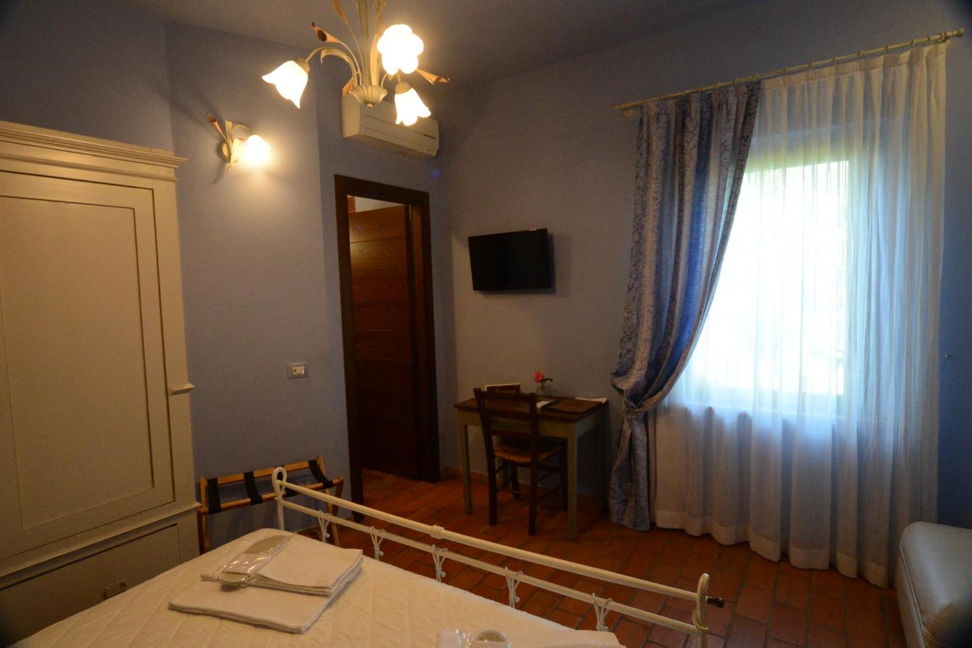 Double Room with Private Bathroom photo 3