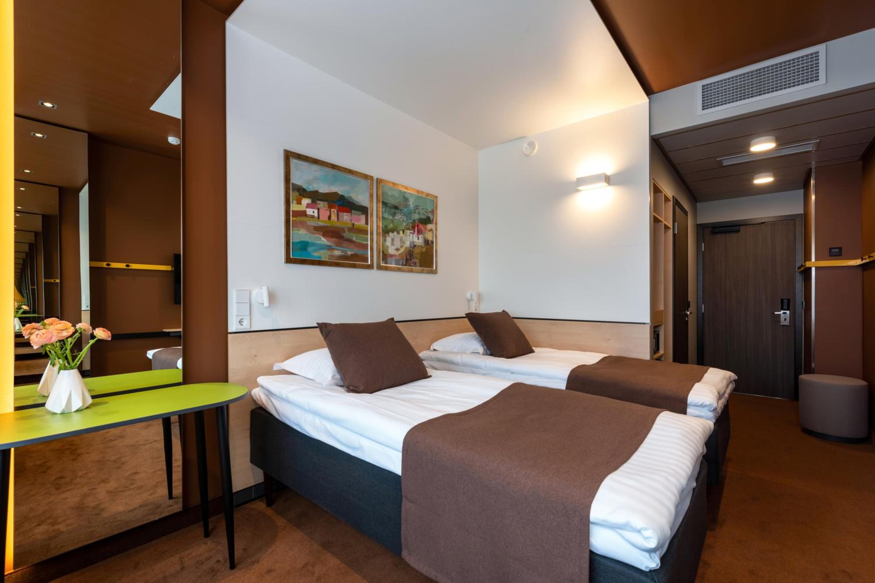Standard Twin Room - Photo 1