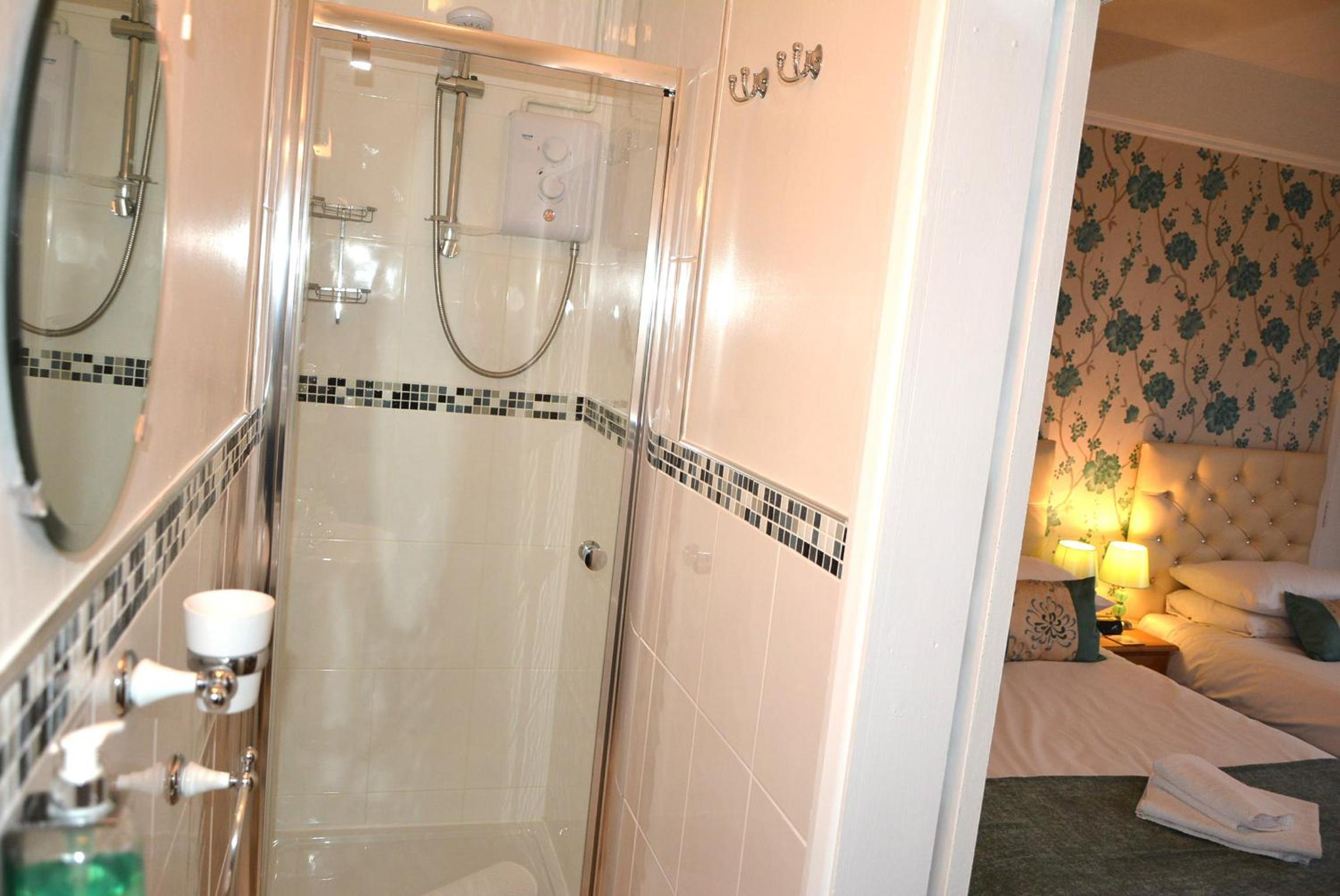 Double En-suite Twin or Single Room - Photo 19