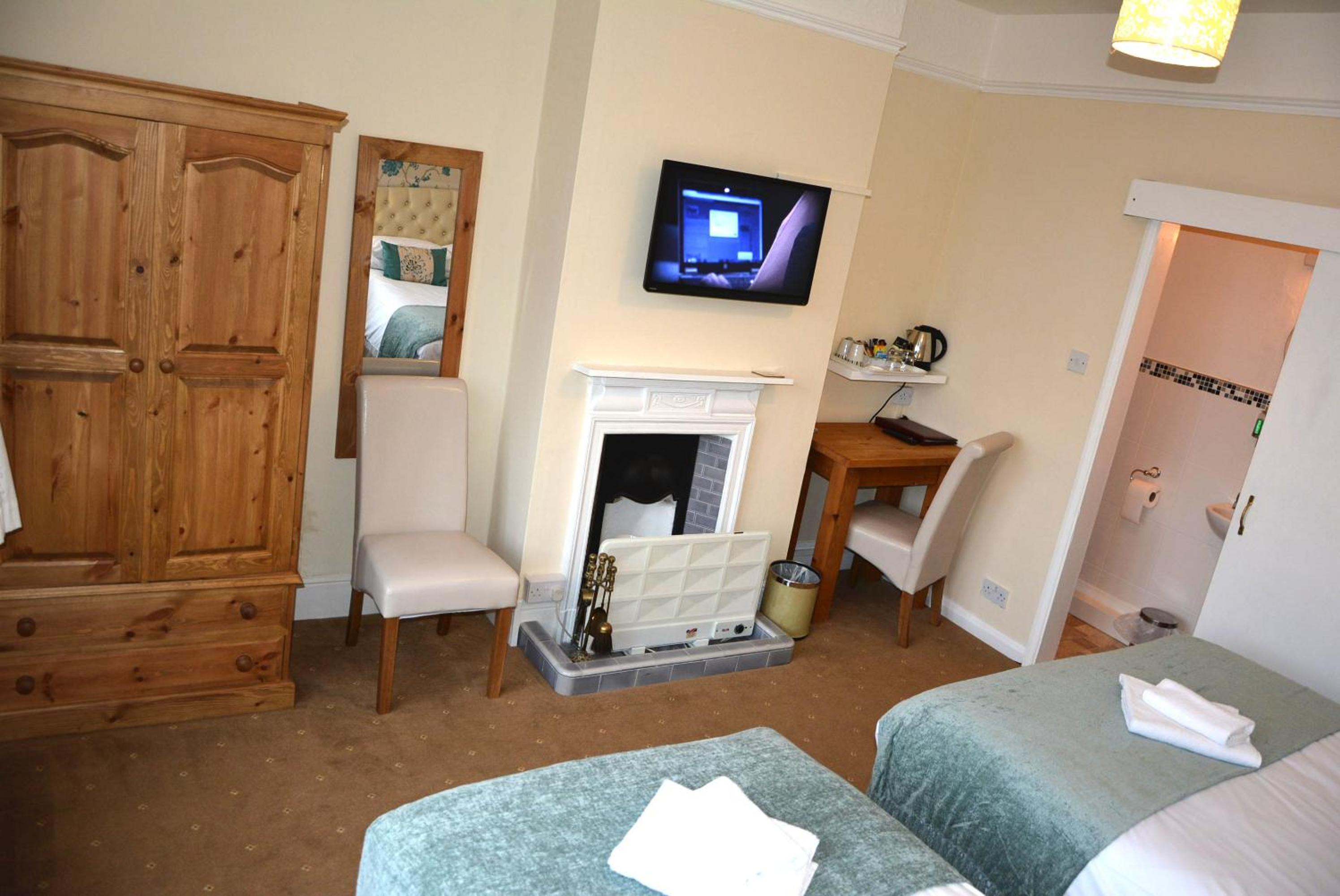 Family Room - Photo 2