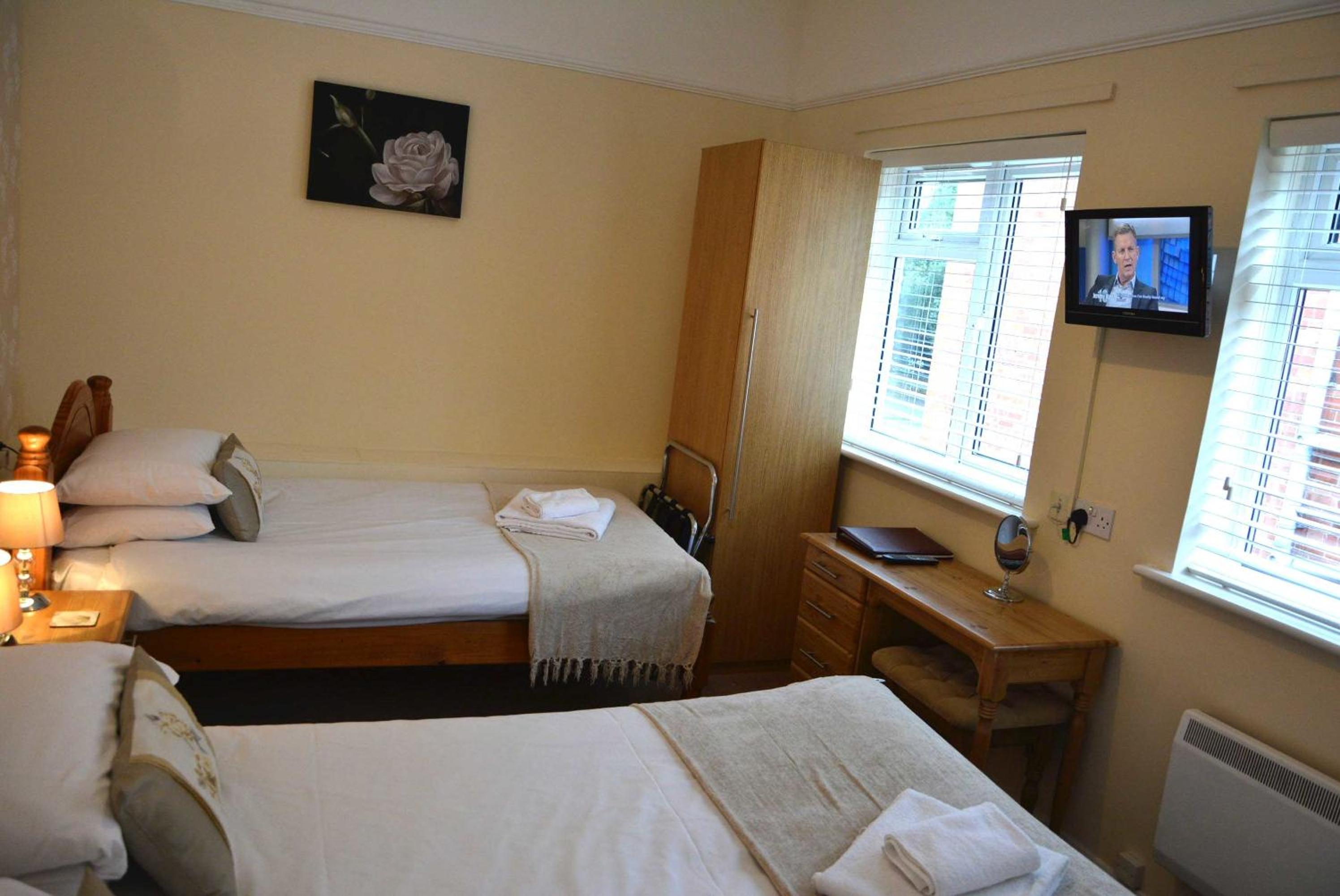 Double En-suite Twin or Single Room - Photo 11