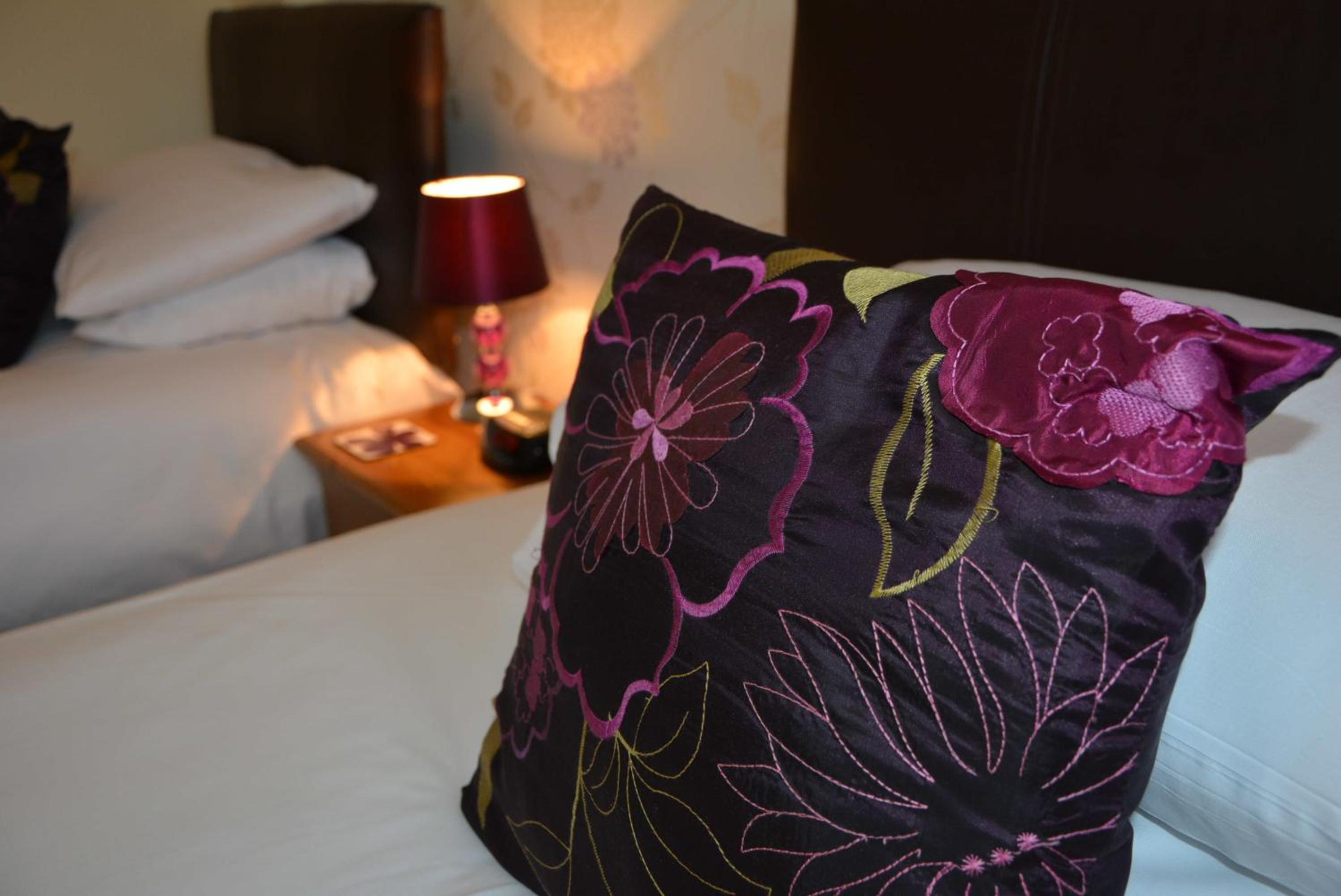 Twin En-suite - Photo 9