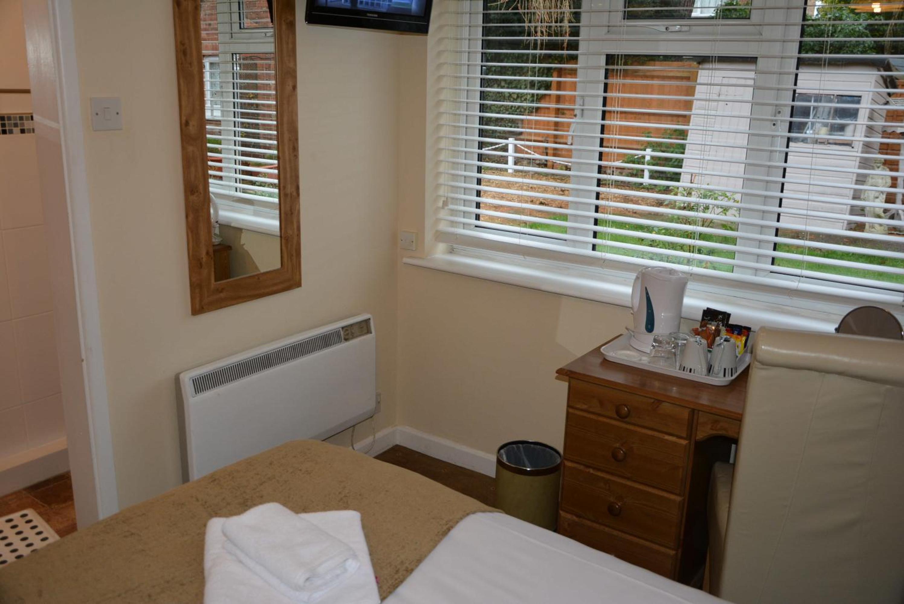 Twin En-suite - Photo 2