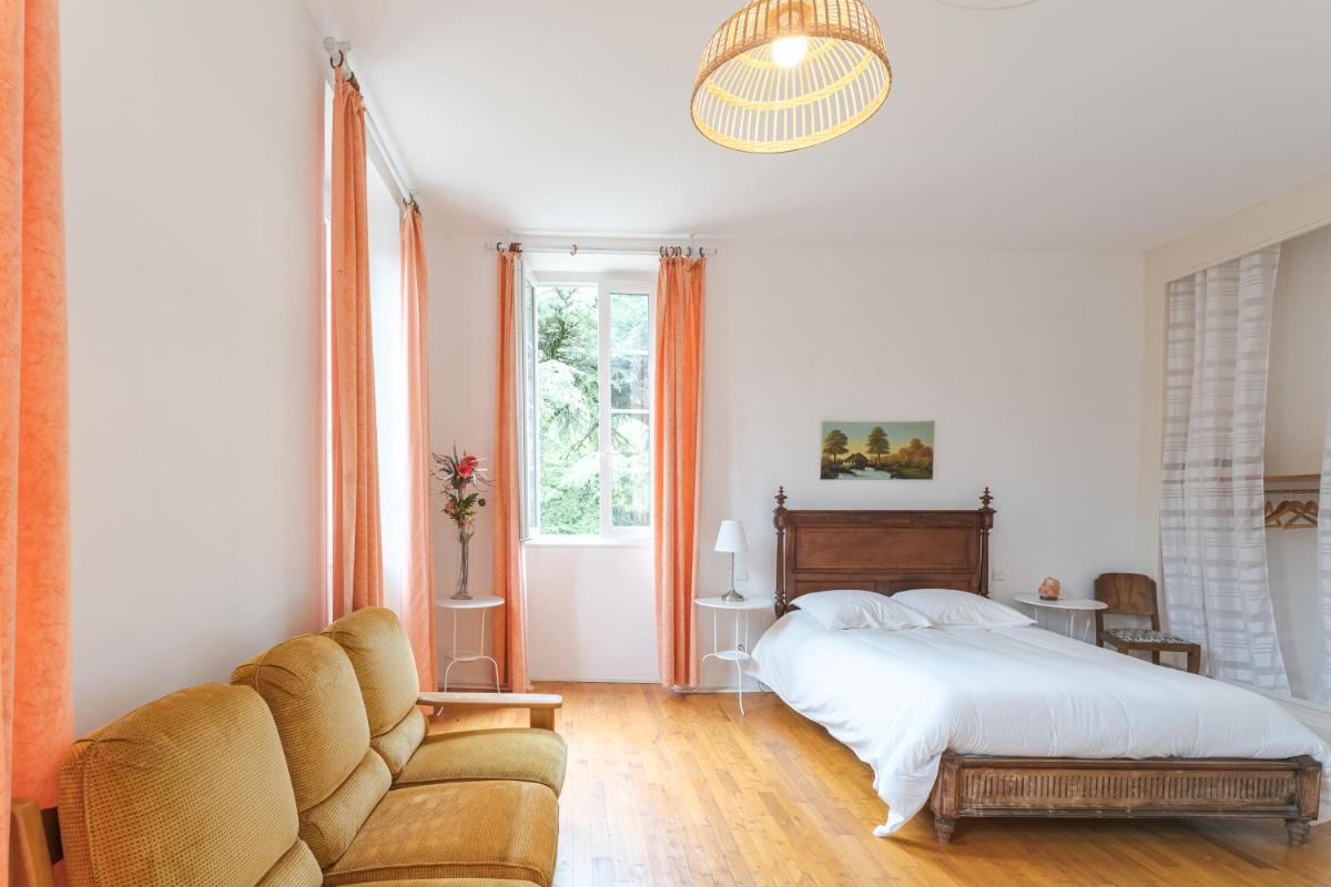 Double Room with Private Bathroom - Photo 13