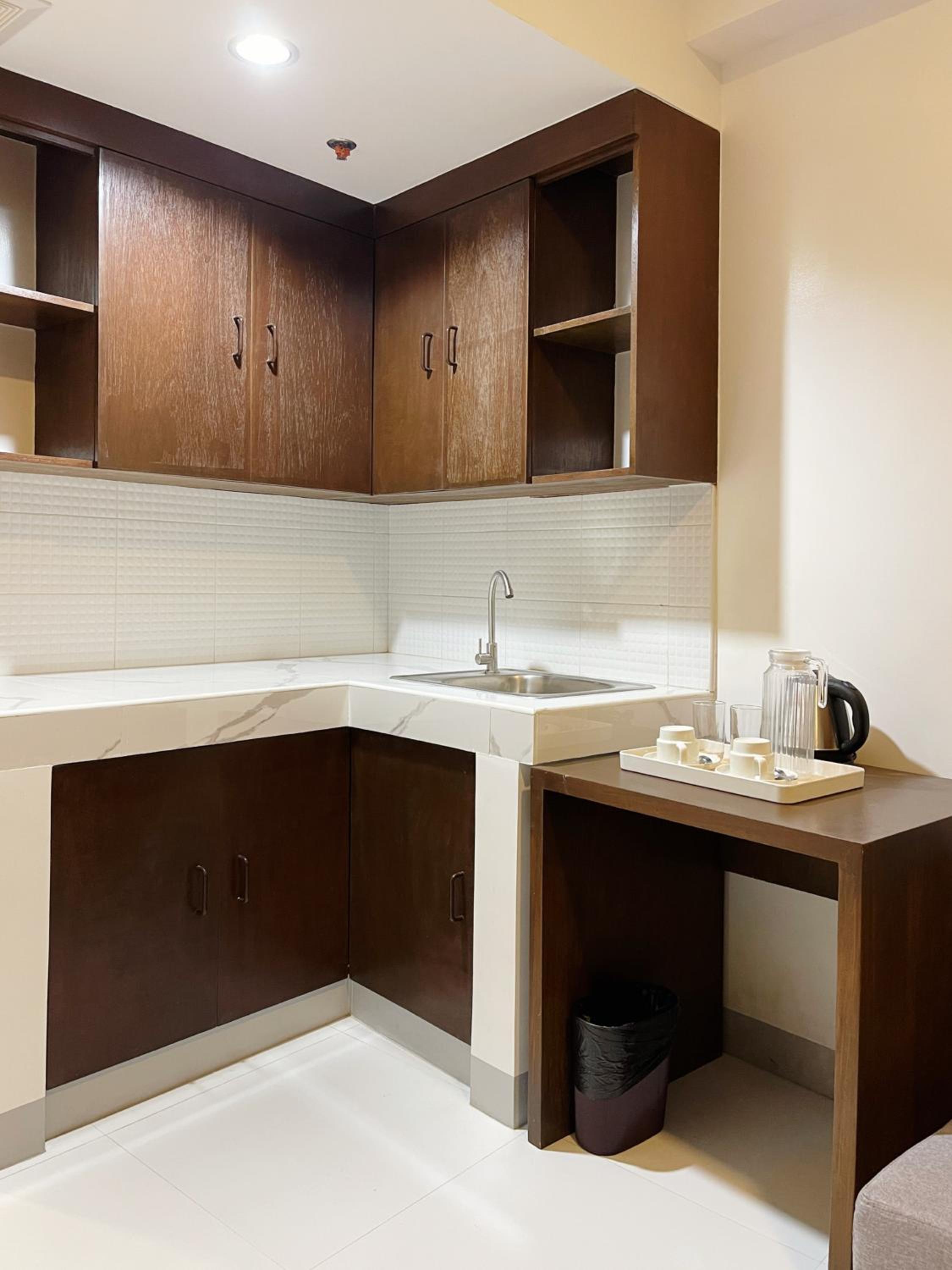 One-Bedroom Suite - Photo 4