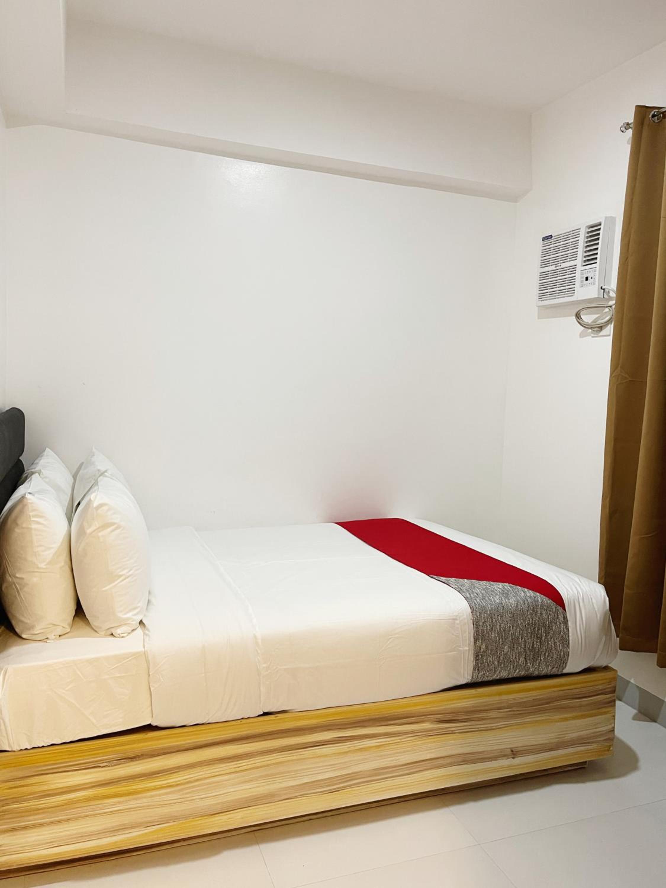 One-Bedroom Suite - Photo 5