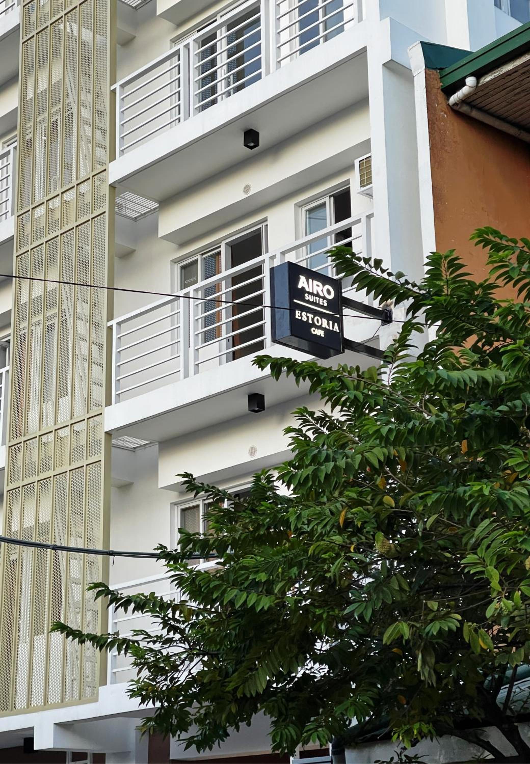 Suite with Balcony - Photo 10