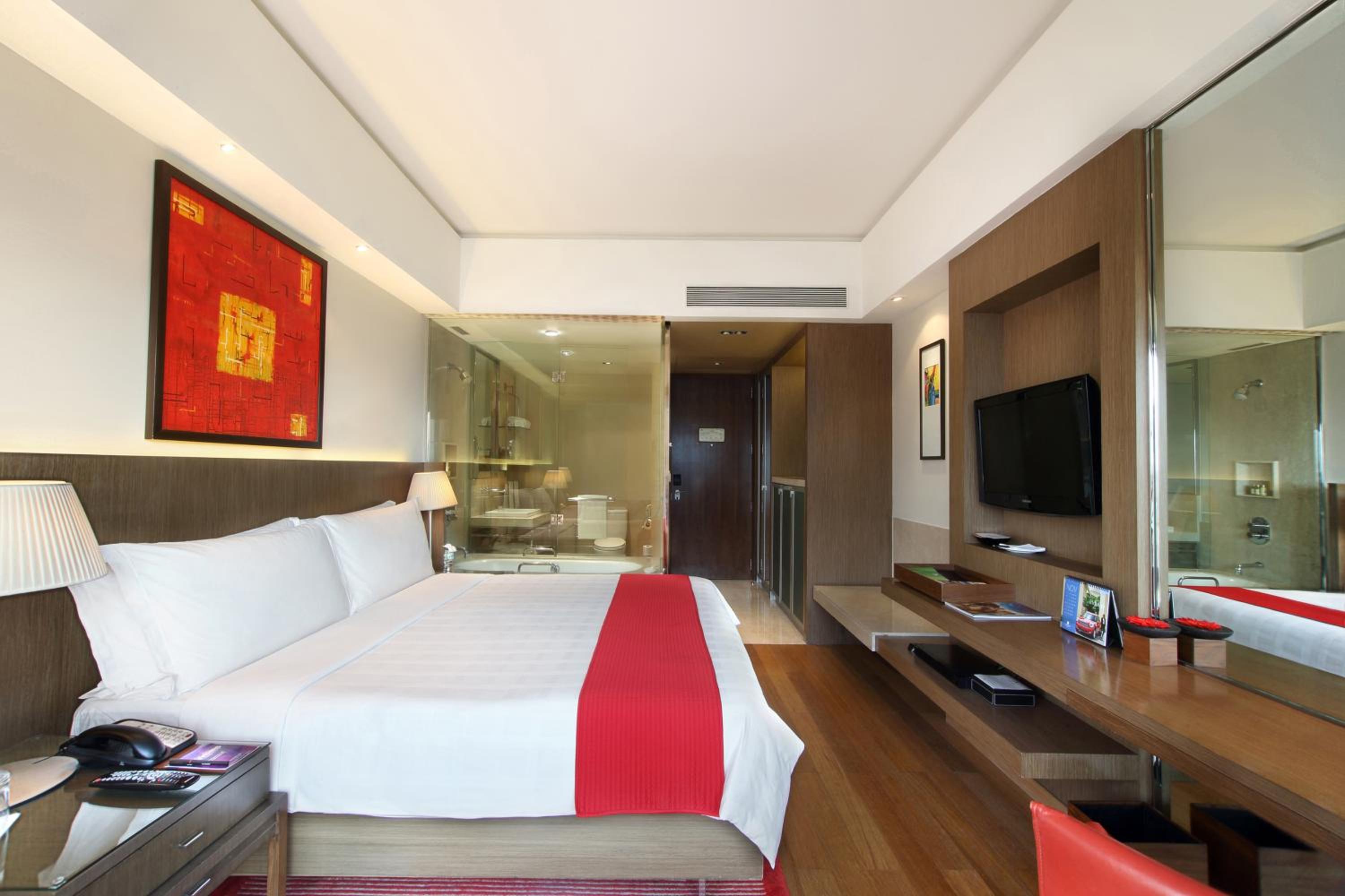 Deluxe Room (King Bed) - Photo 4