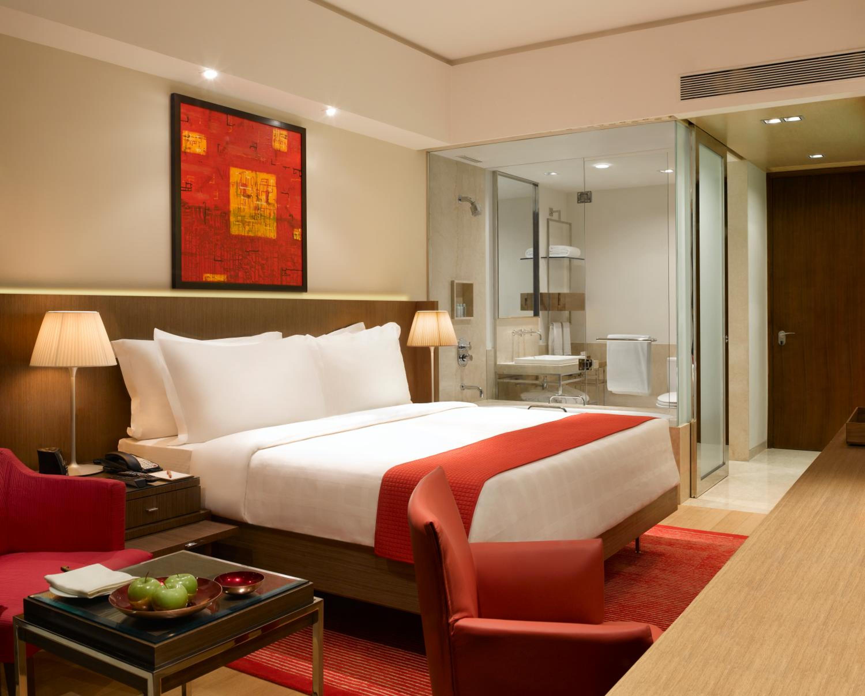 Deluxe Room (King Bed) - Photo 2