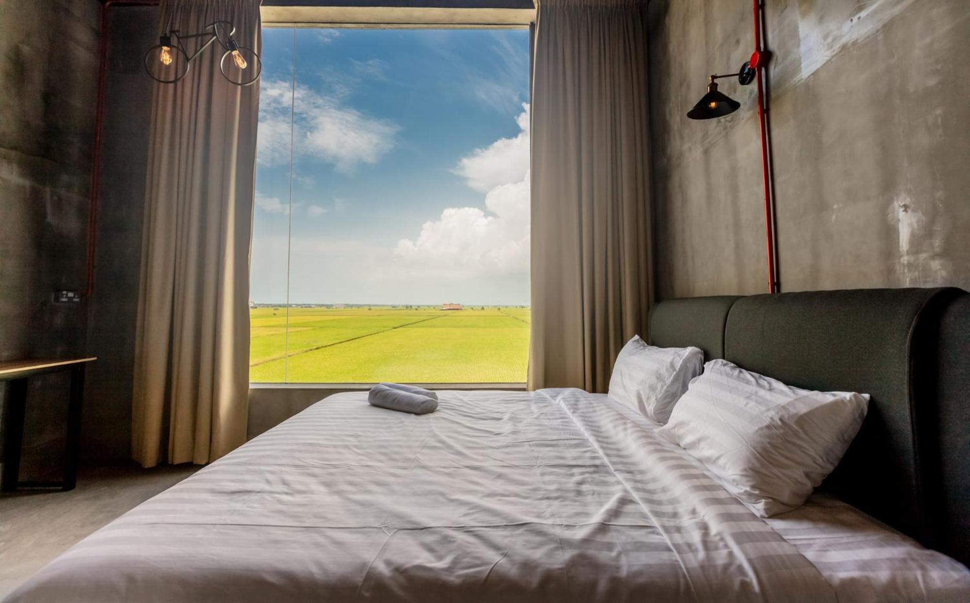 Deluxe King Room - Photo 1