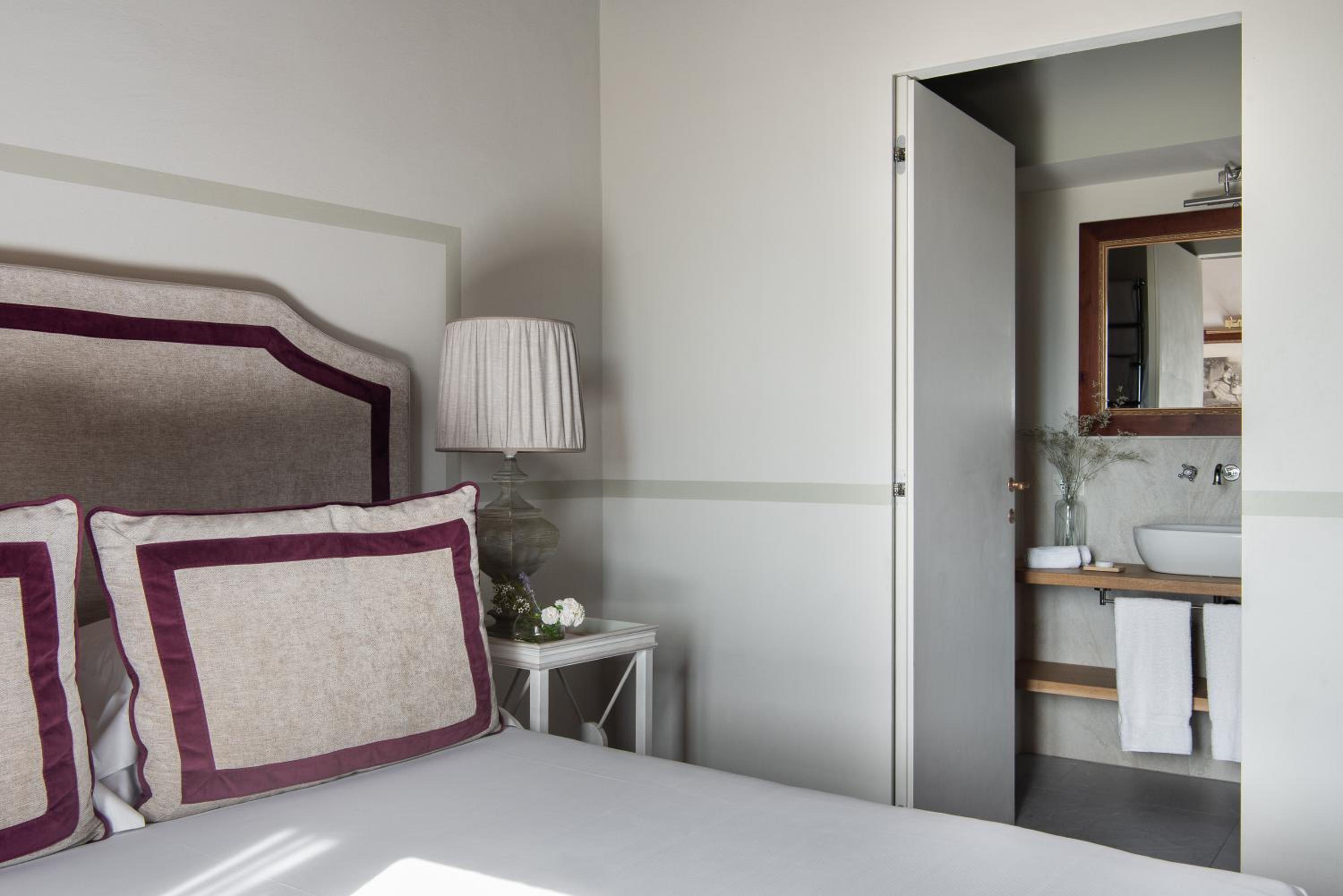 Deluxe Room - Photo 4
